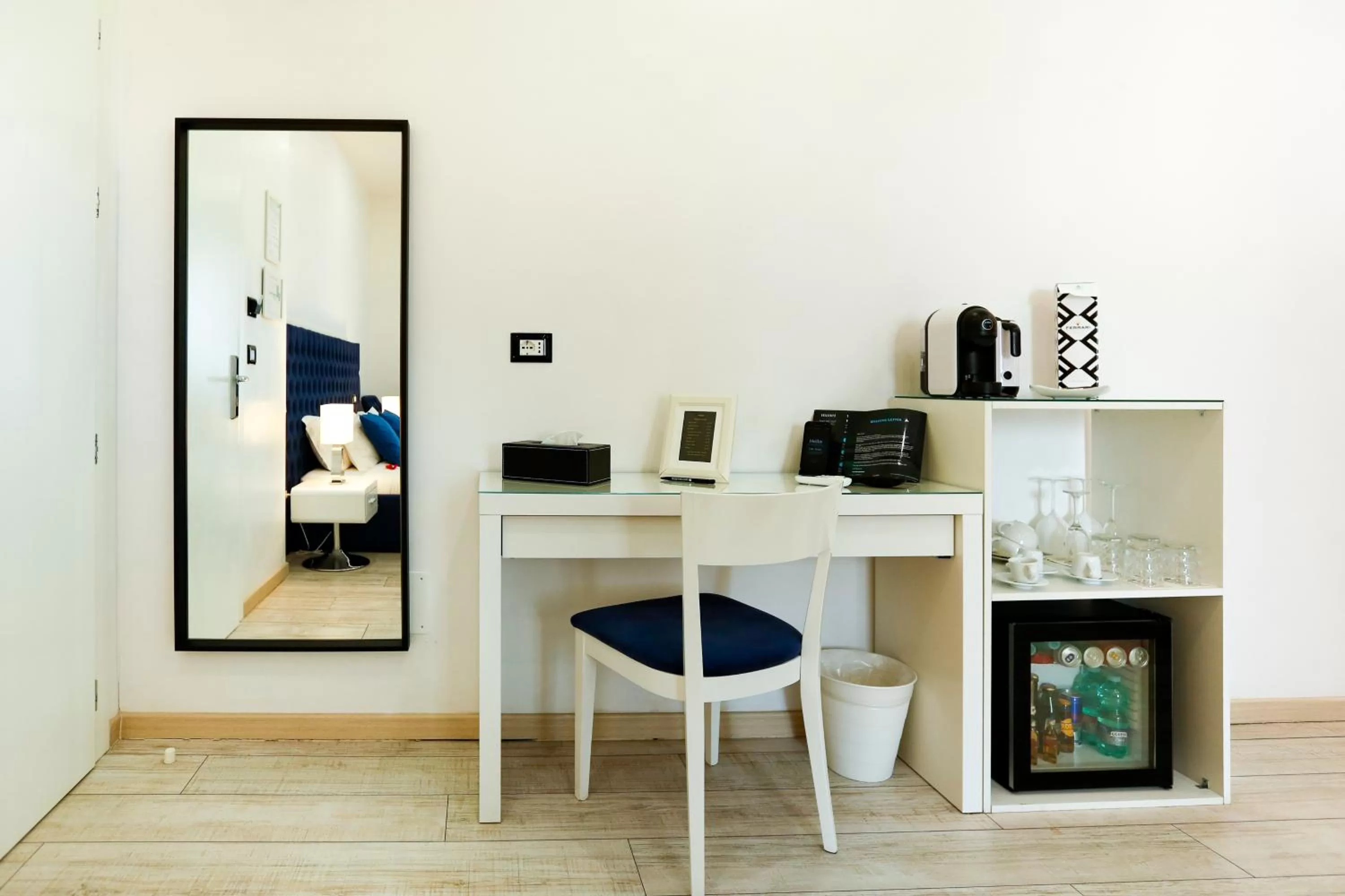 TV and multimedia in Escape Luxury Suite - CA Domus Collection