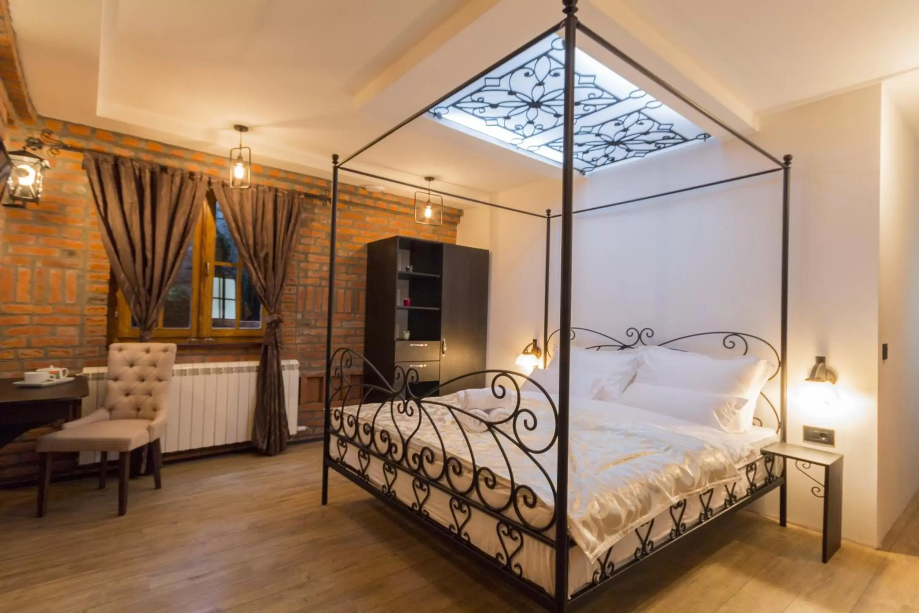 Deluxe Double Room with Extra Bed - Ground Floor in Madison - Square Sava Deluxe Double Room with Extra Bed - Ground Floor in Madison - Square Sava