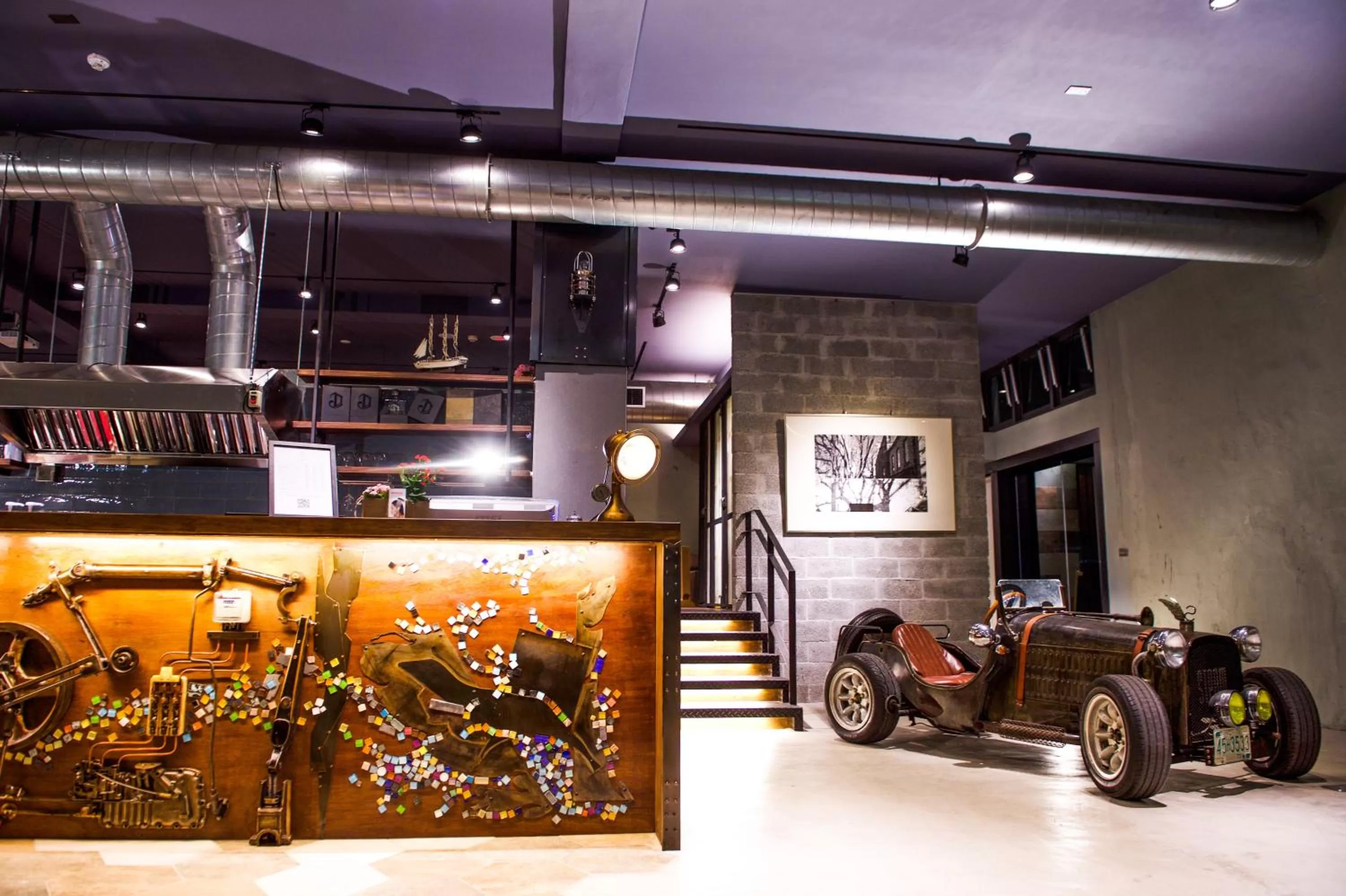 On-site shops, Lounge/Bar in The Leaf Inn