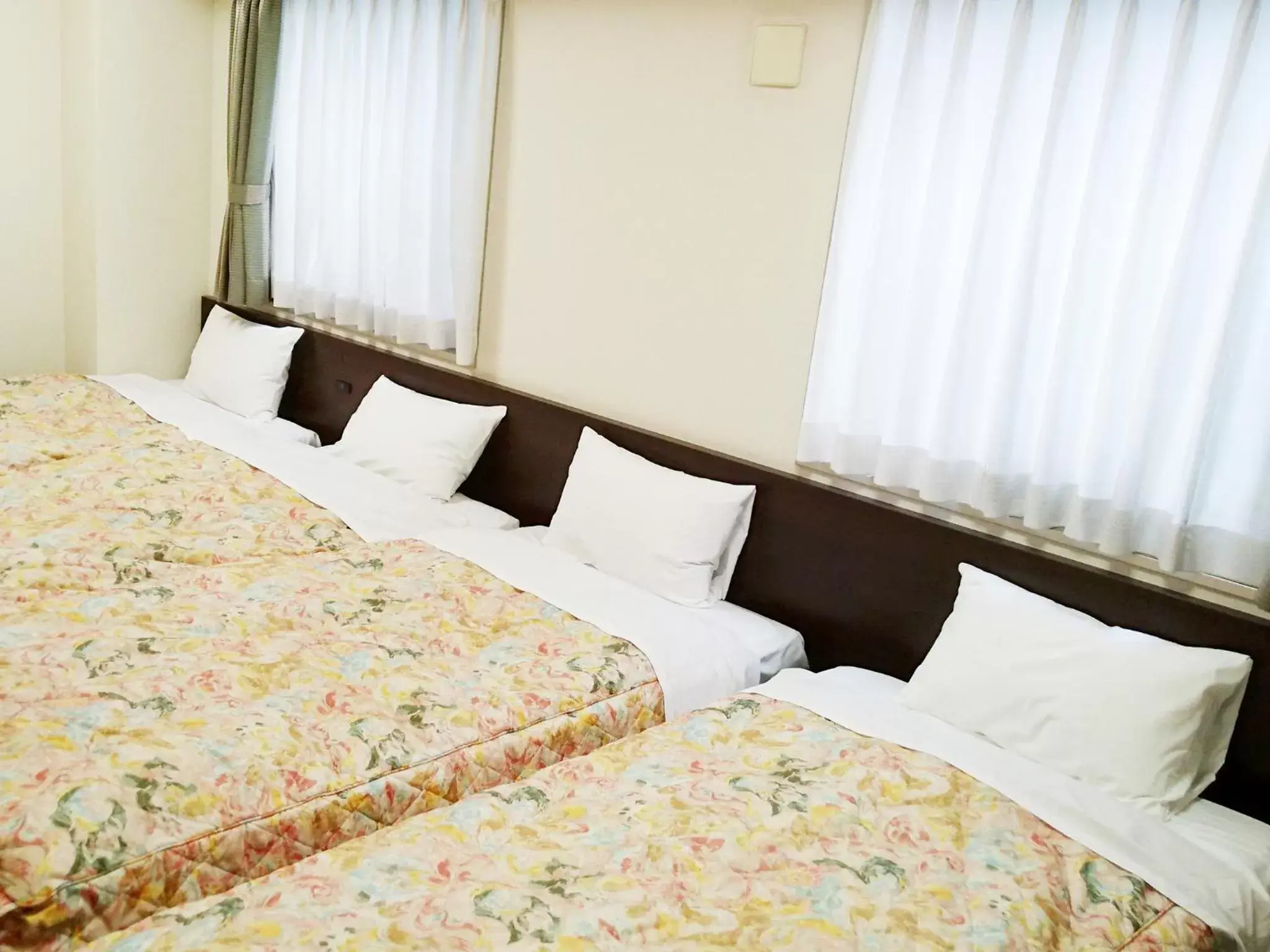 Quadruple Room - single occupancy in Osaka Academia Quadruple Room - single occupancy in Osaka Academia