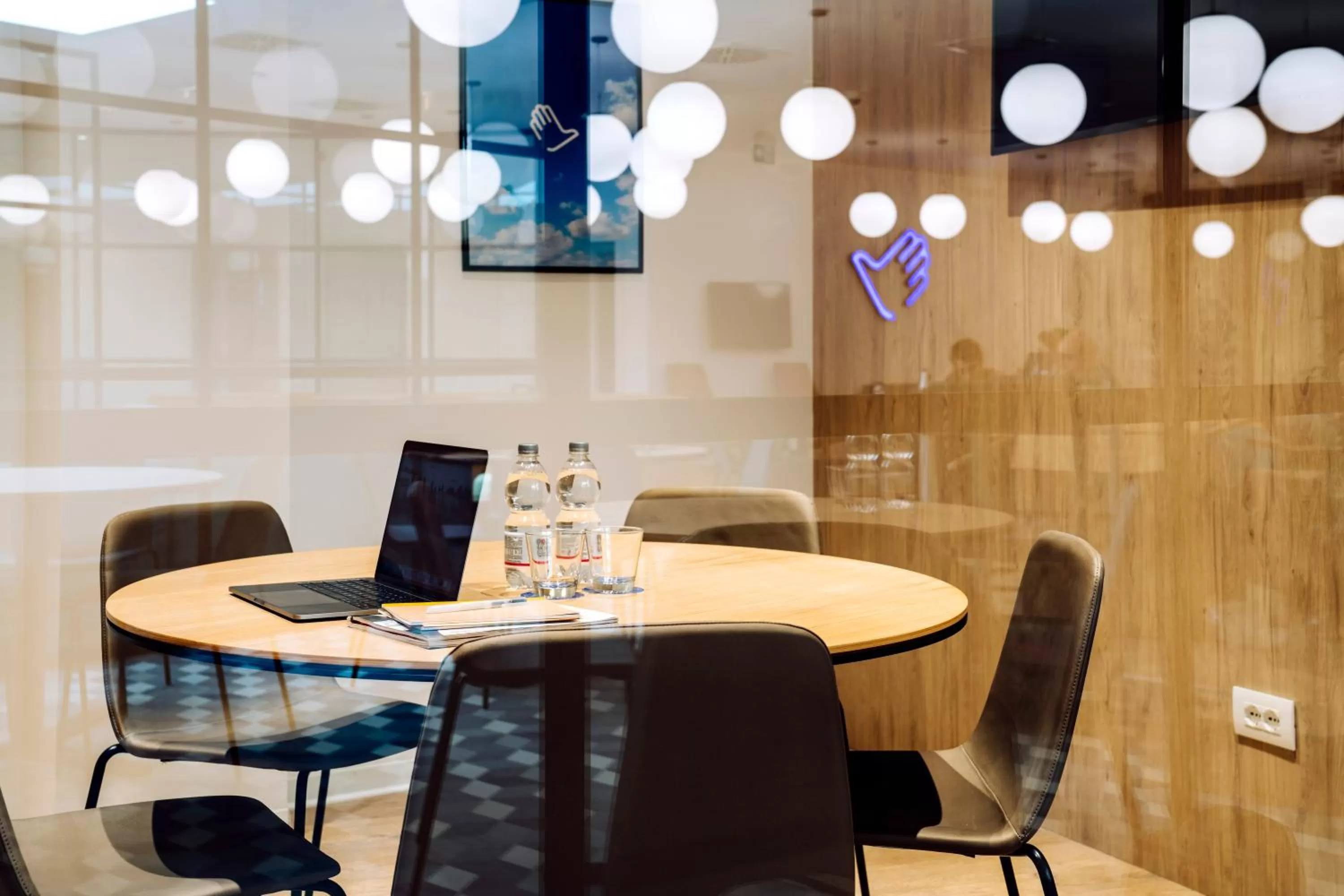 Meeting/conference room in Air Rooms Rome Airport by HelloSky