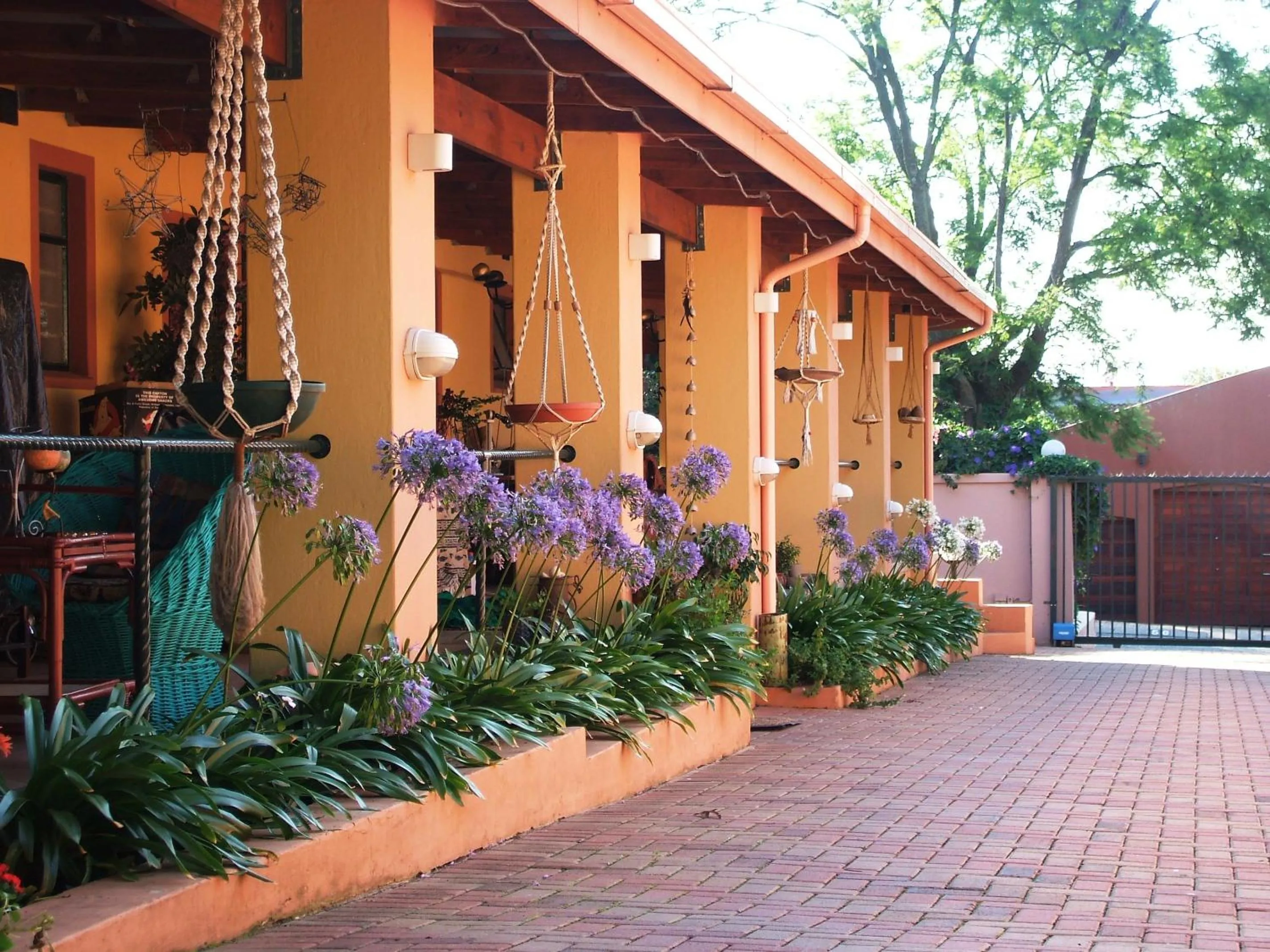 Property building in Cherry Tree Cottage B&B Linden