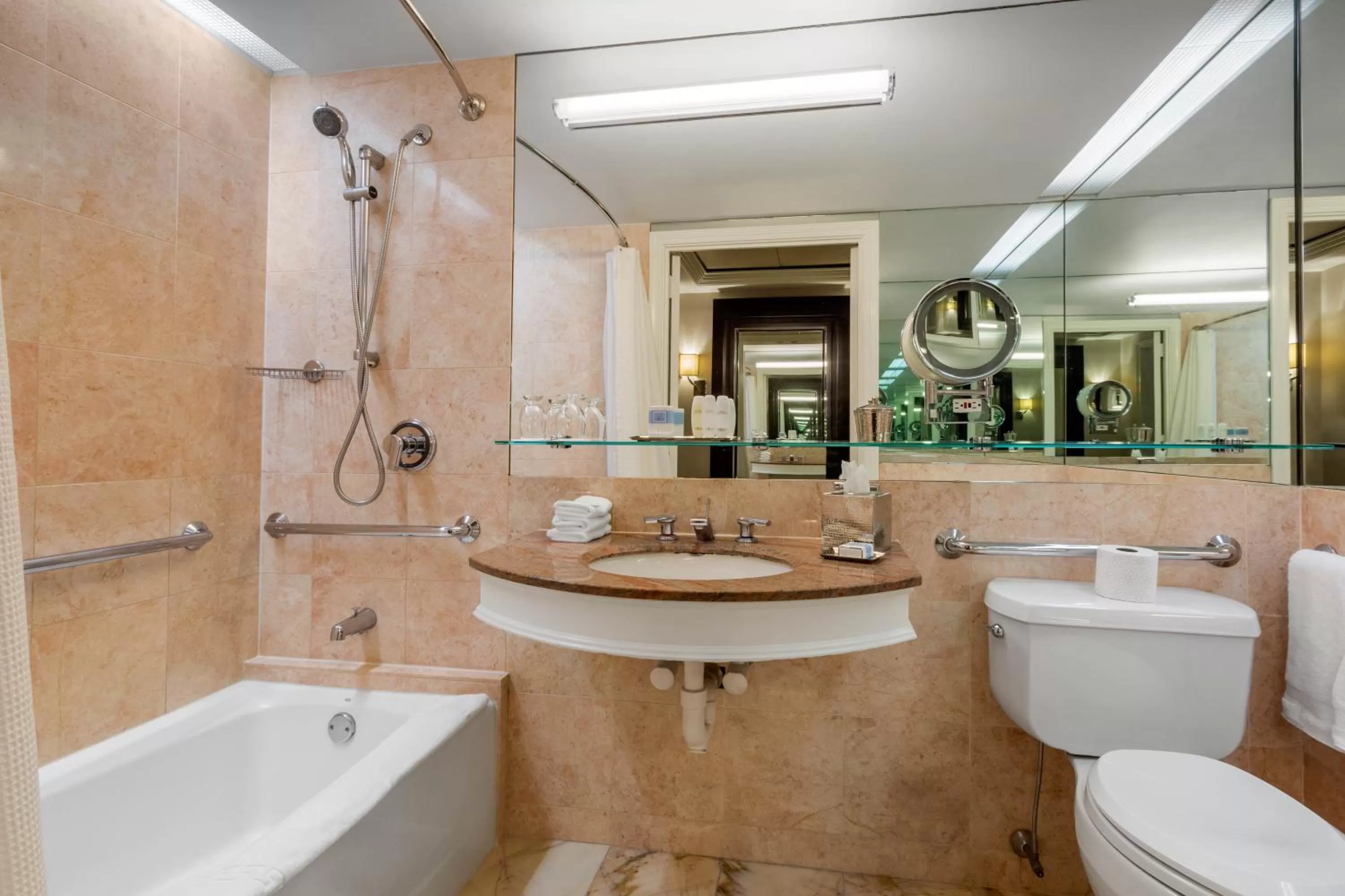 Deluxe King Room ADA in Omni Berkshire Place