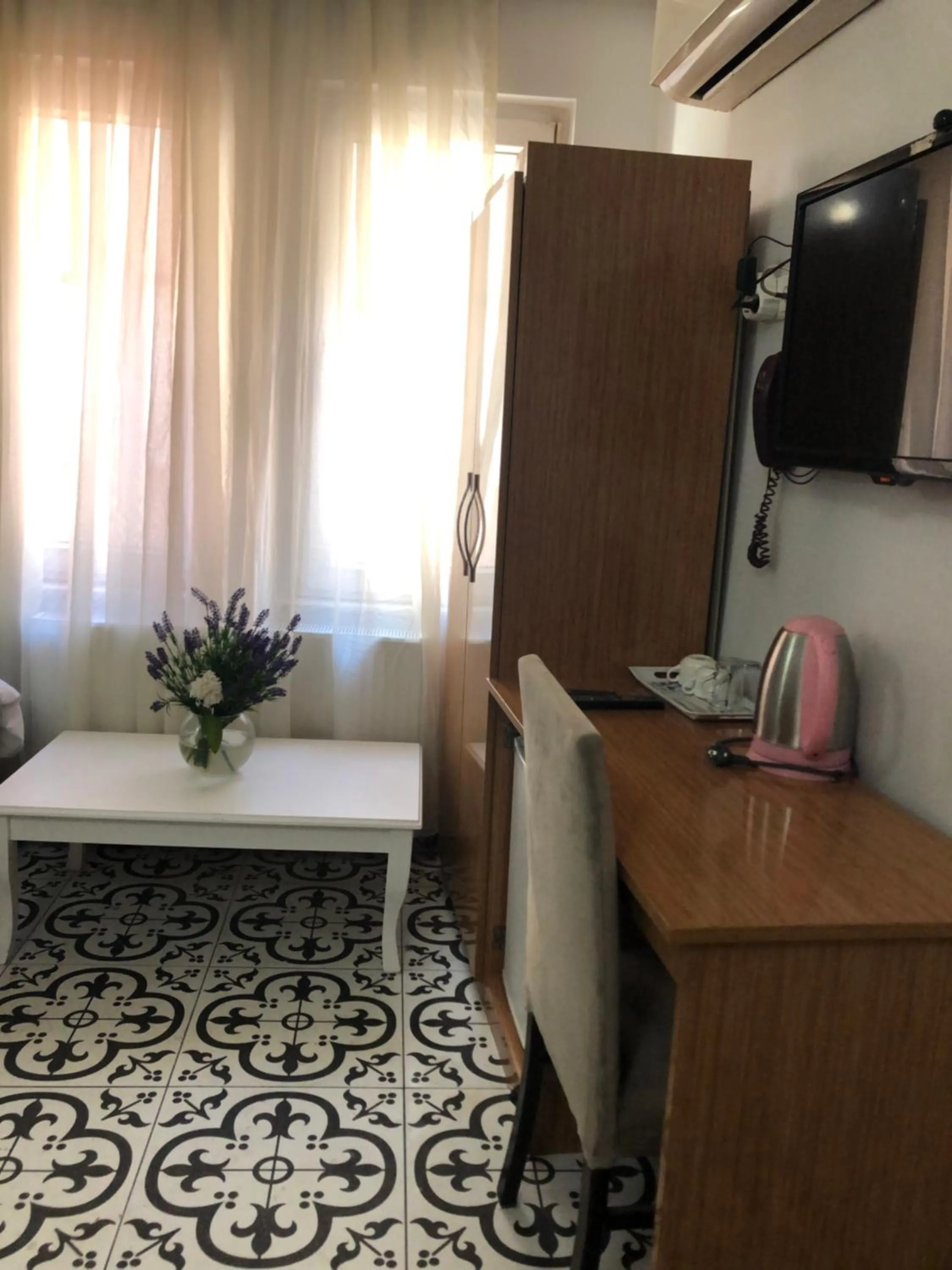 TV and multimedia in Reydel Hotel