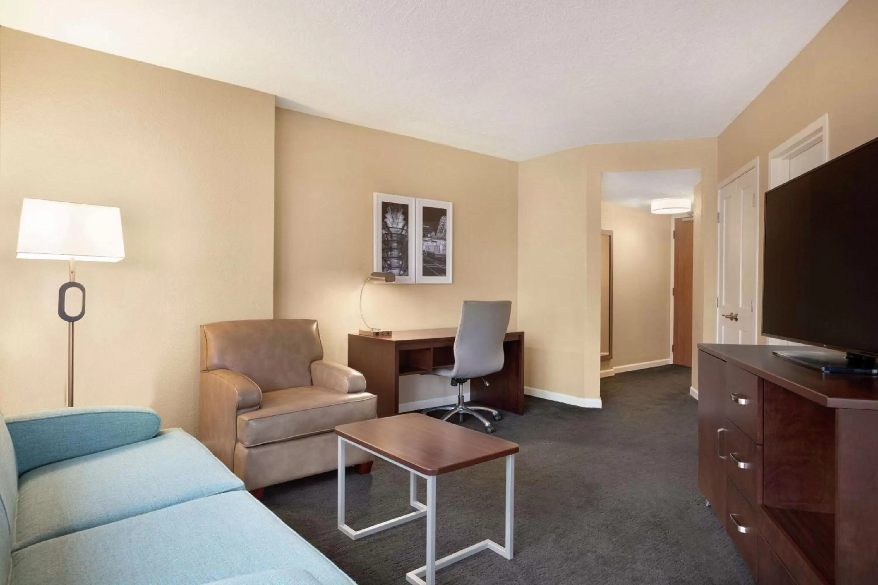 Junior King Suite with Sofa Bed in DoubleTree by Hilton Orlando Downtown