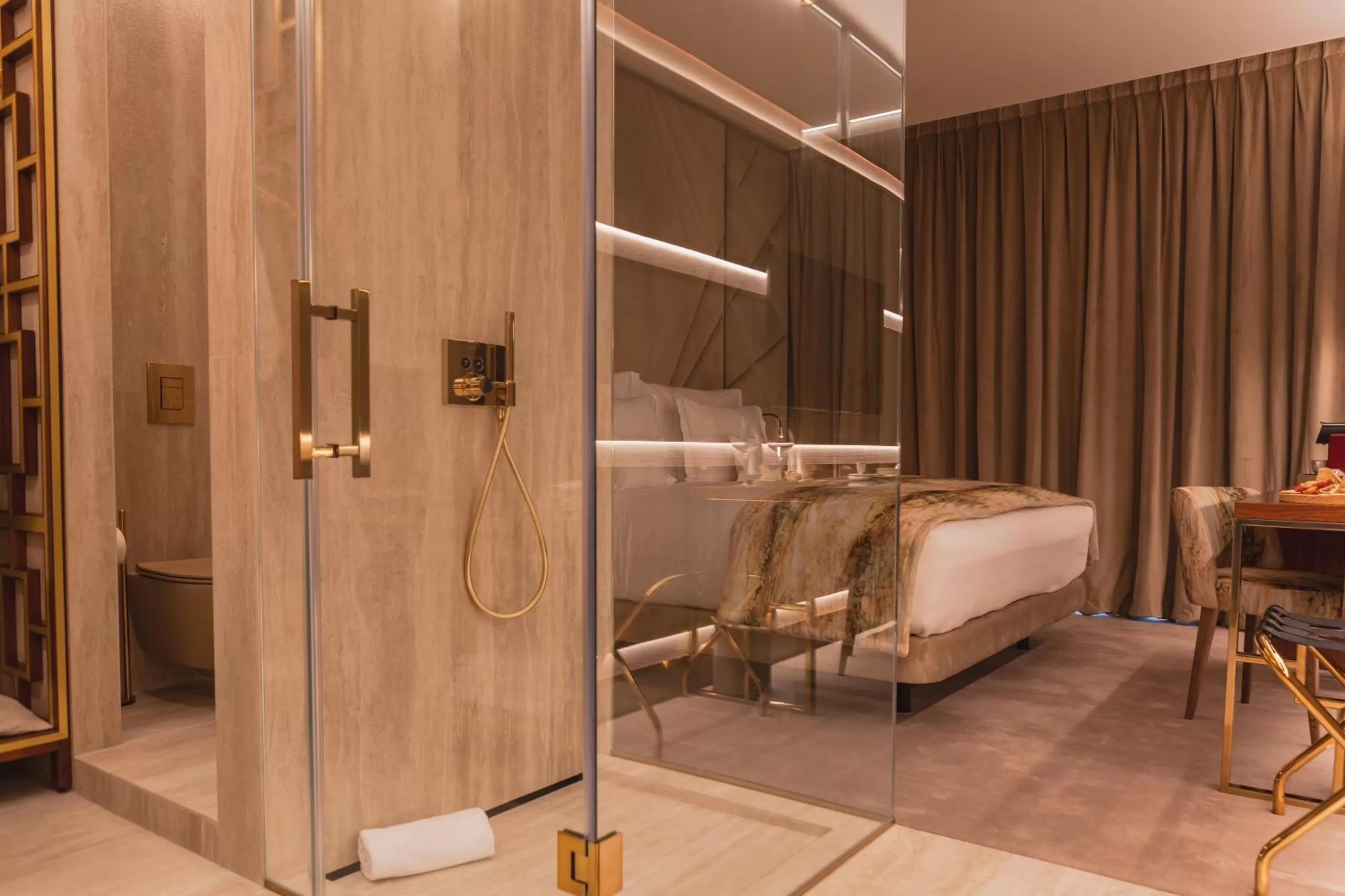 Bed in Wine & Books Lisboa Hotel