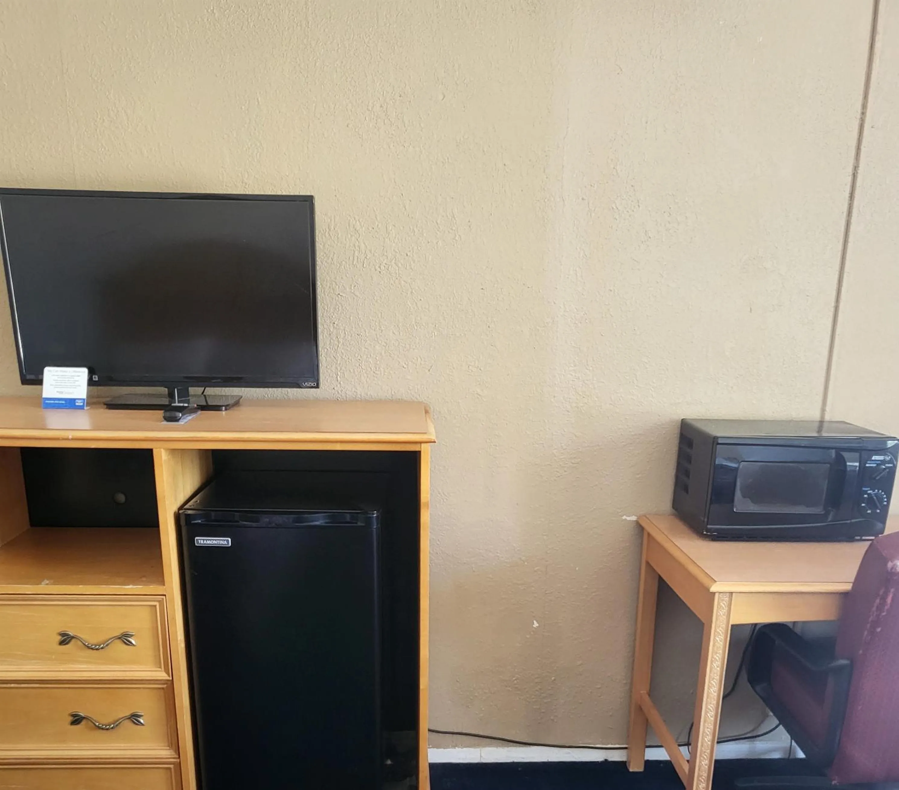 TV and multimedia in Rodeway Inn Brazil