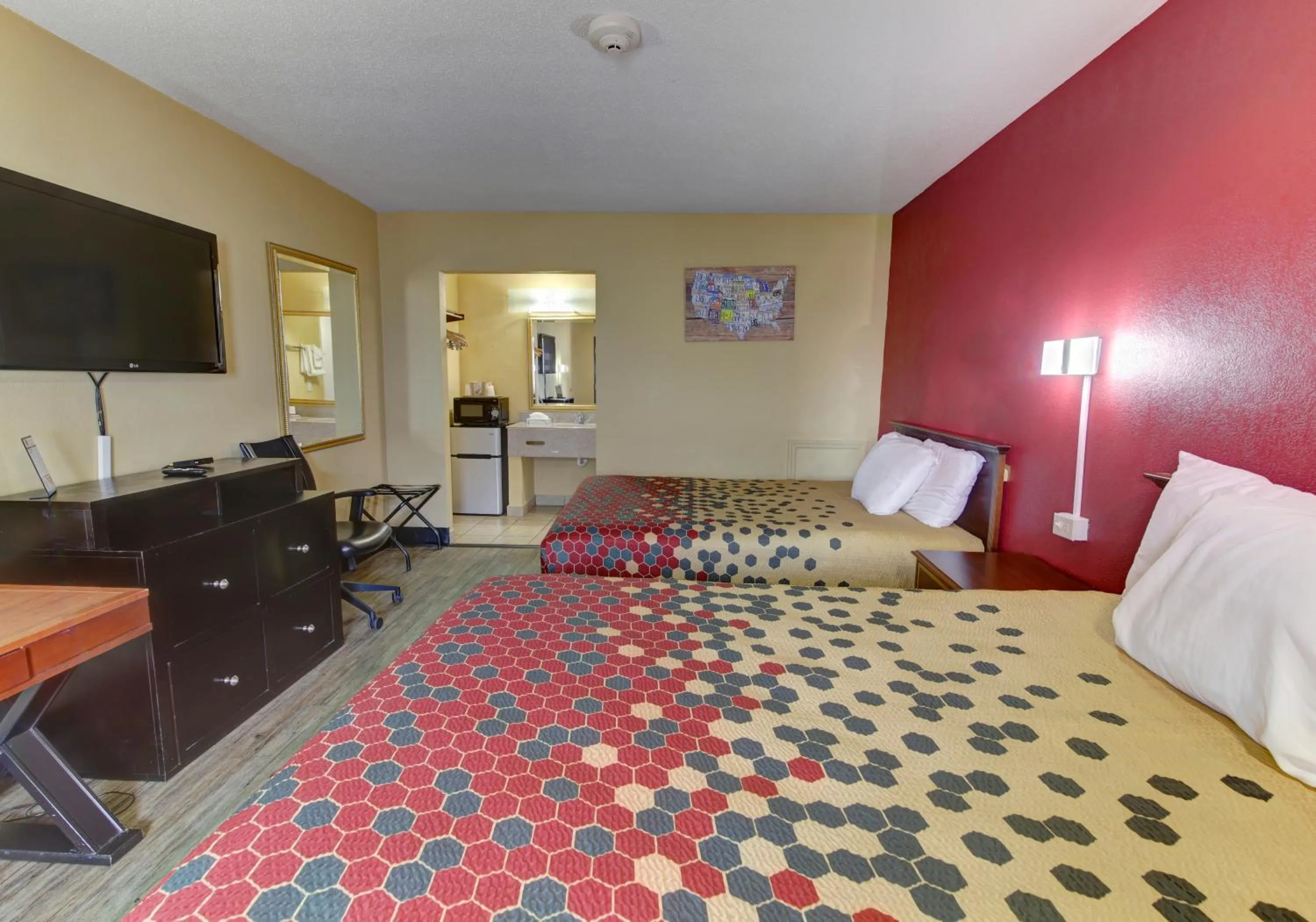 Bed in Econo Lodge Virginia Beach Town Center