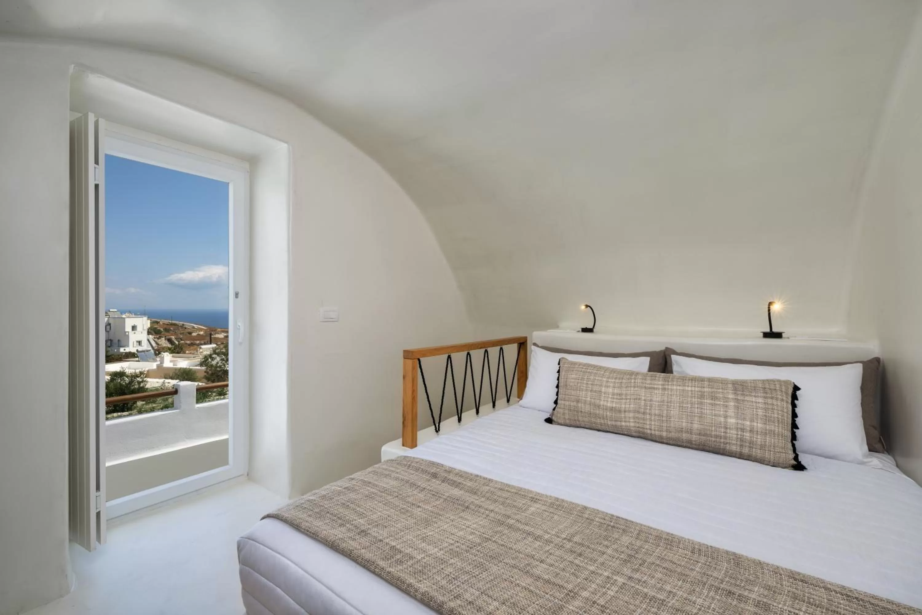 Bedroom, Bed in Hill Suites