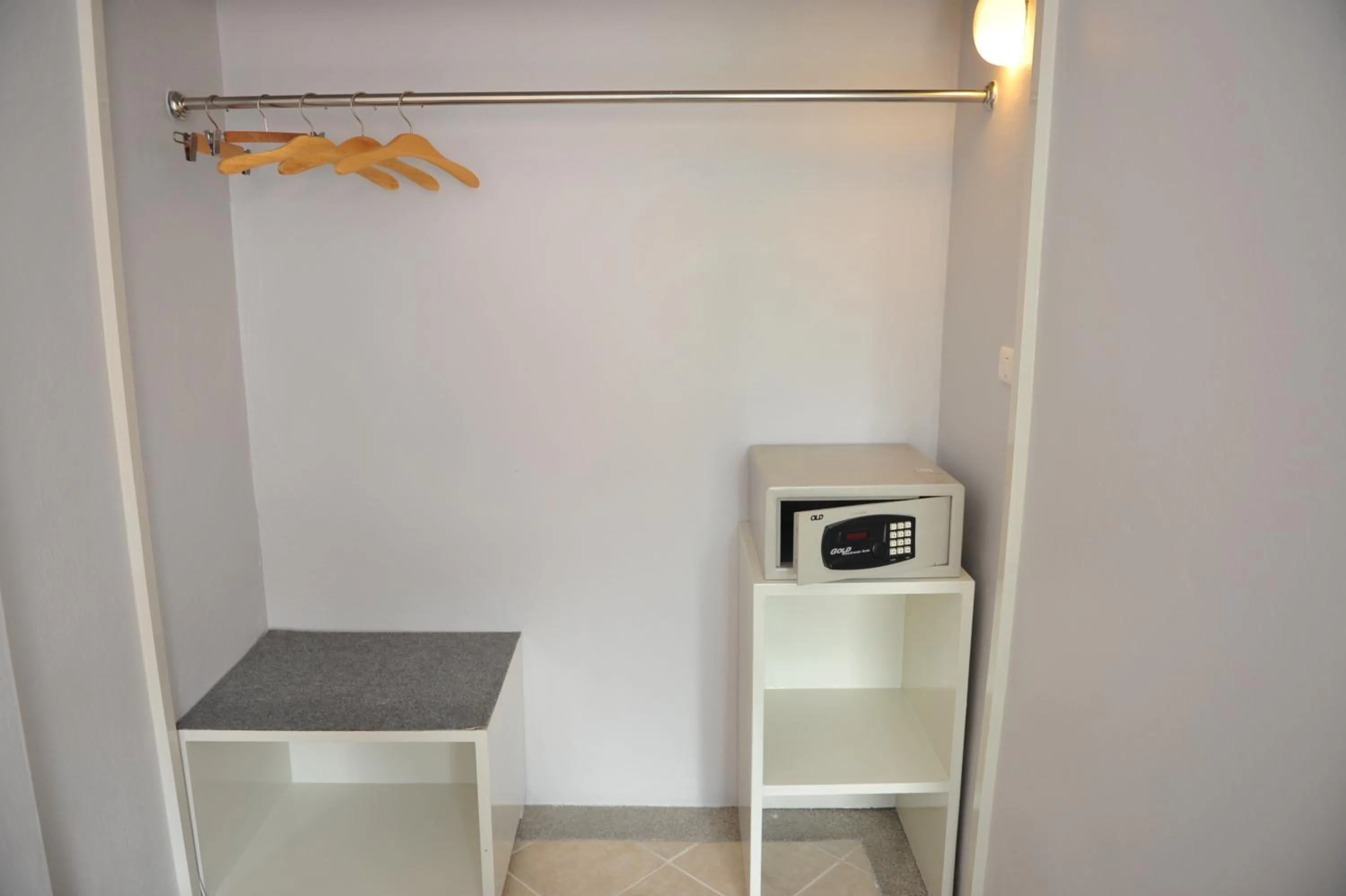 Area and facilities in Drop Inn Bangkok