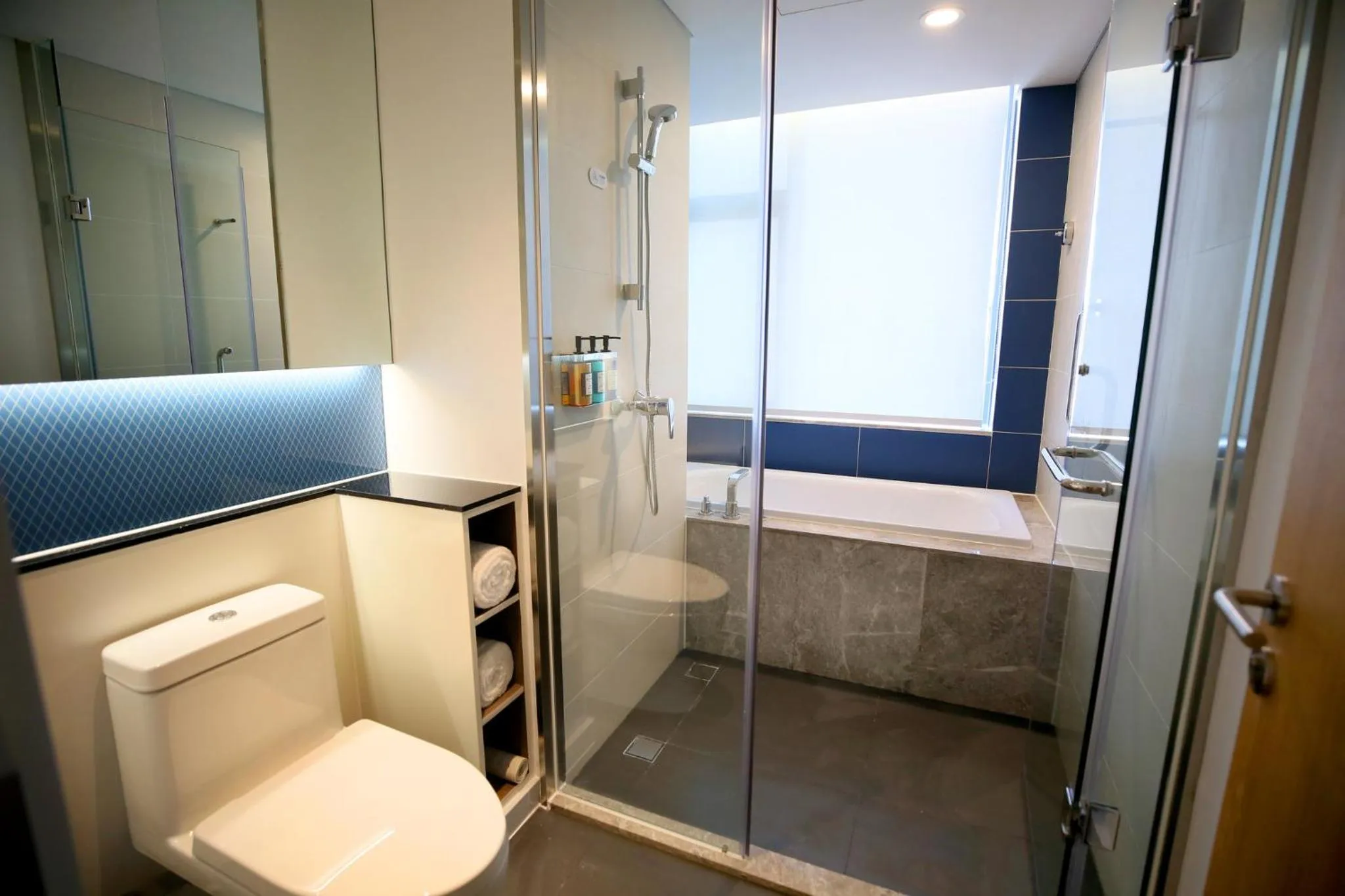 Bathroom in Holiday Inn Express Chengdu North Railway Station by IHG - Near Panda Base, Near Chunxi Road Free laundromat