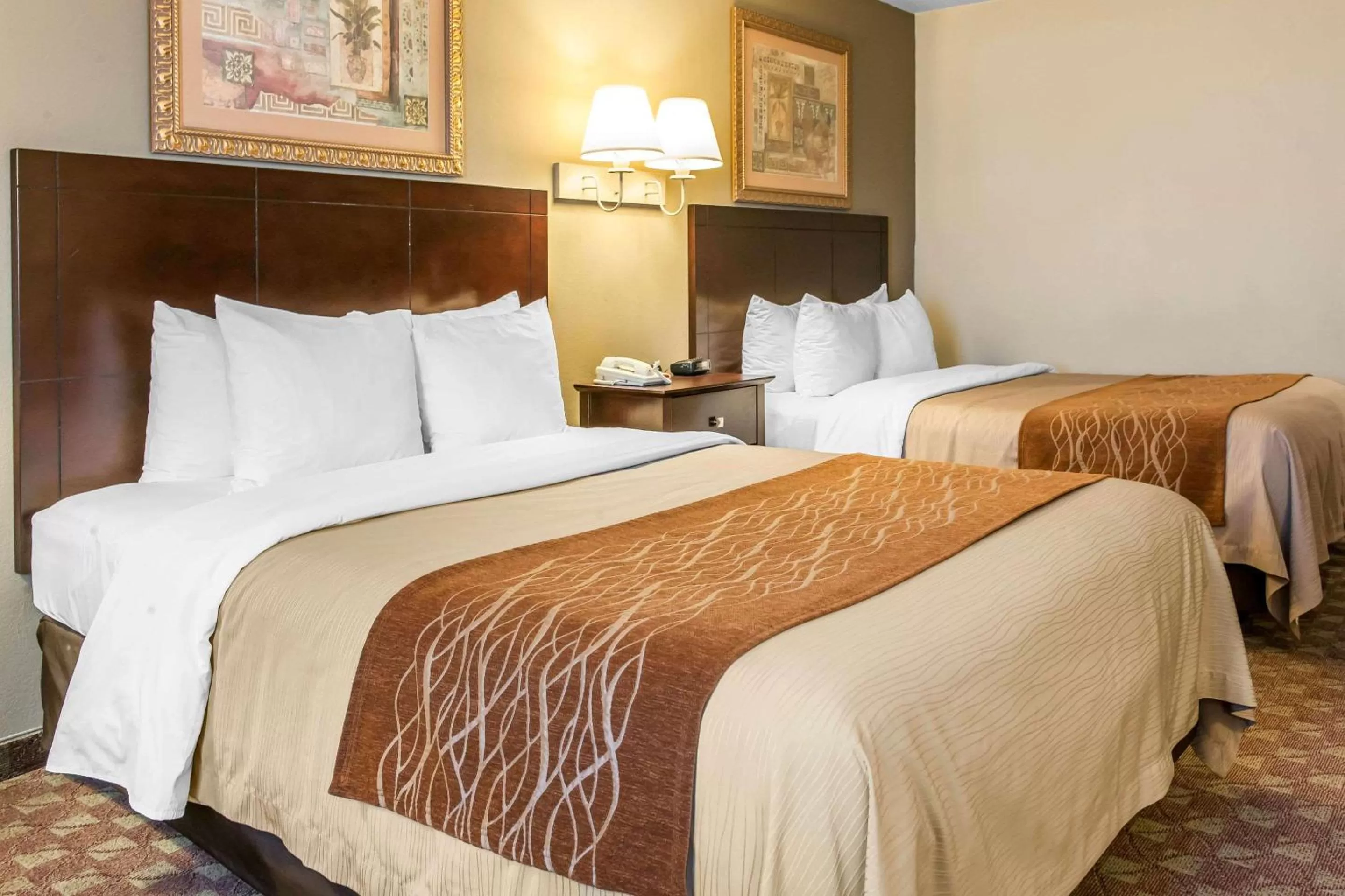 Photo of the whole room, Bed in Quality Inn Defiance