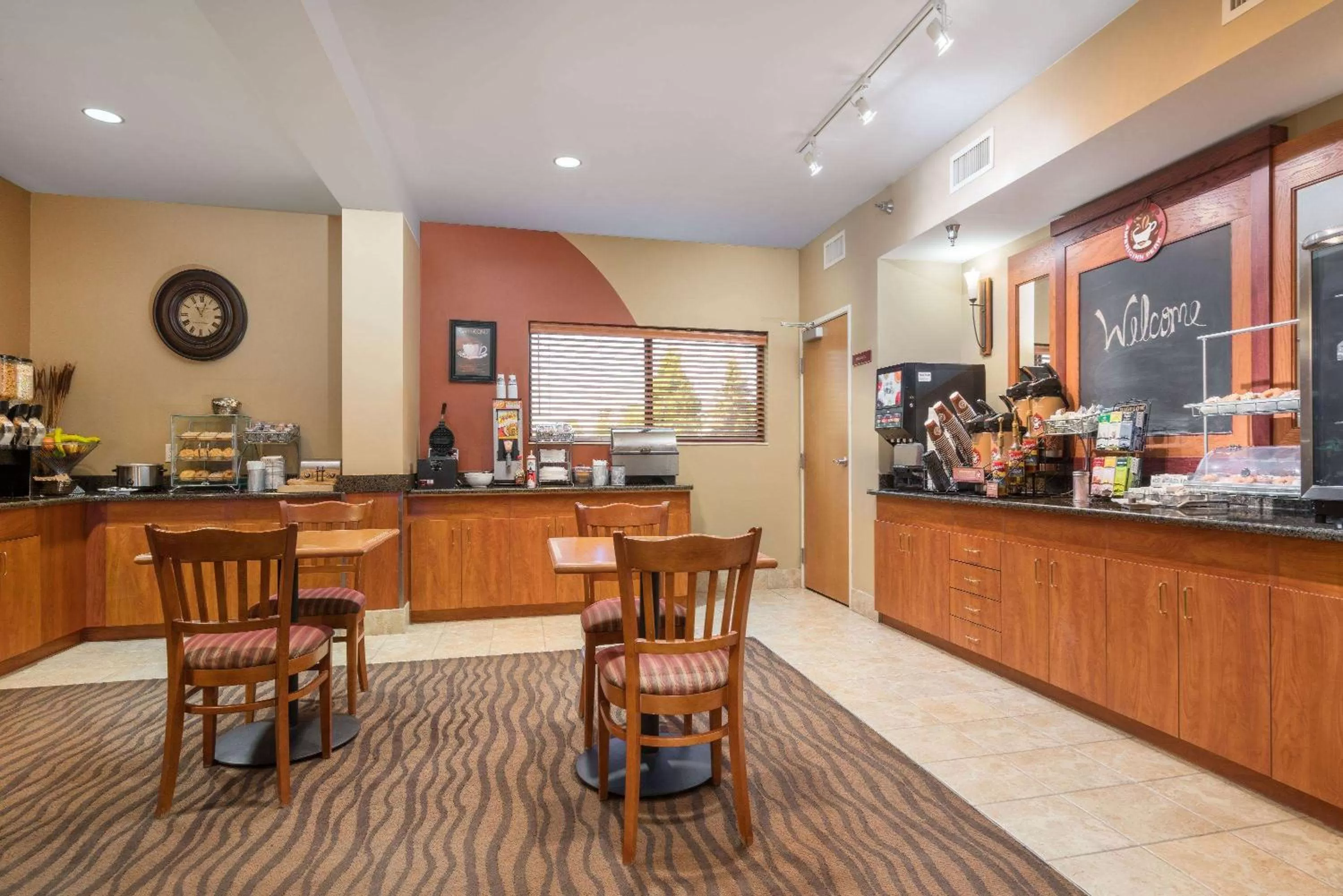 Restaurant/places to eat in AmericInn by Wyndham Rochester