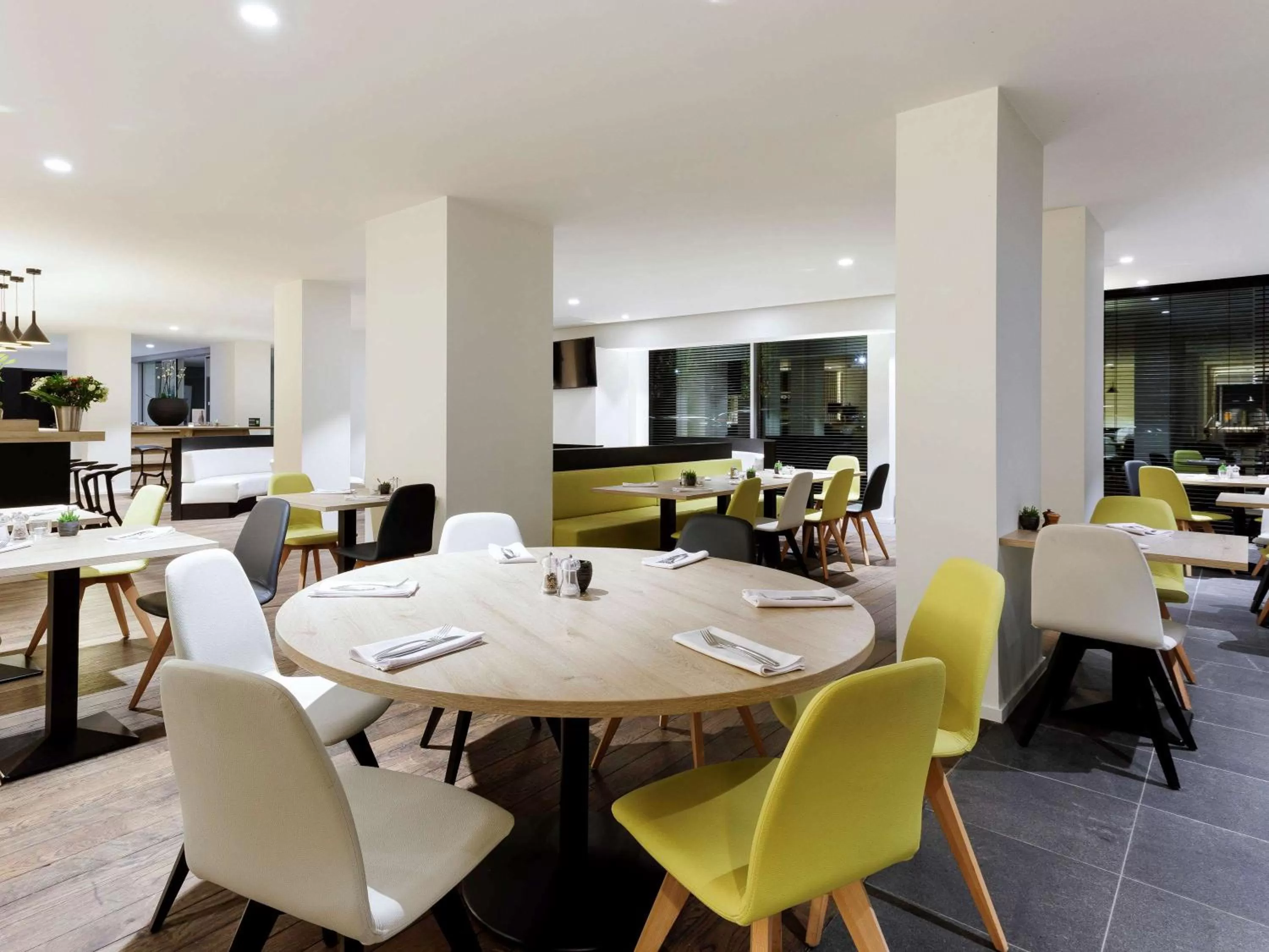 Restaurant/places to eat in ibis Styles Kortrijk Expo