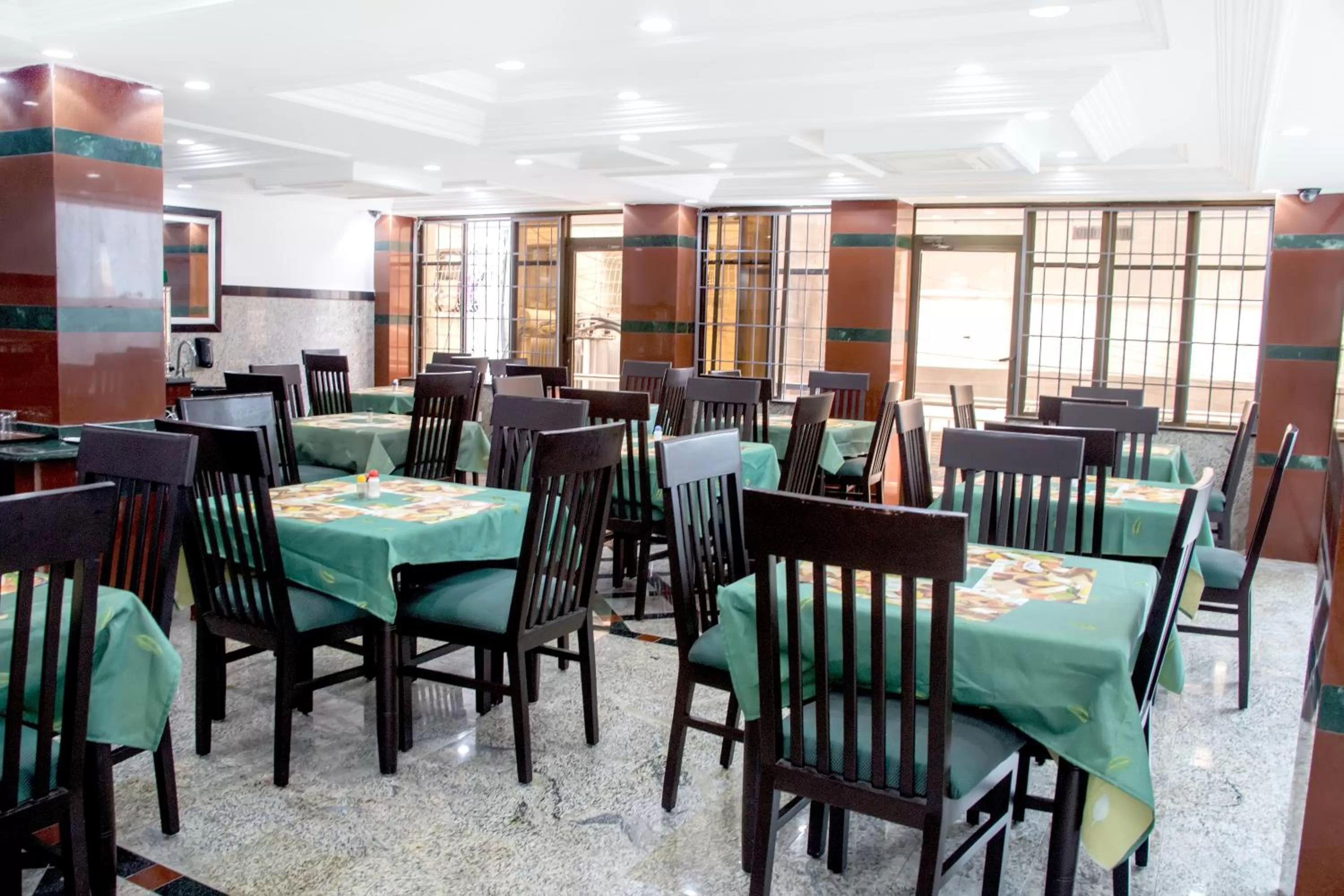 Restaurant/places to eat in Sleep Inn Hotel - Kariakoo