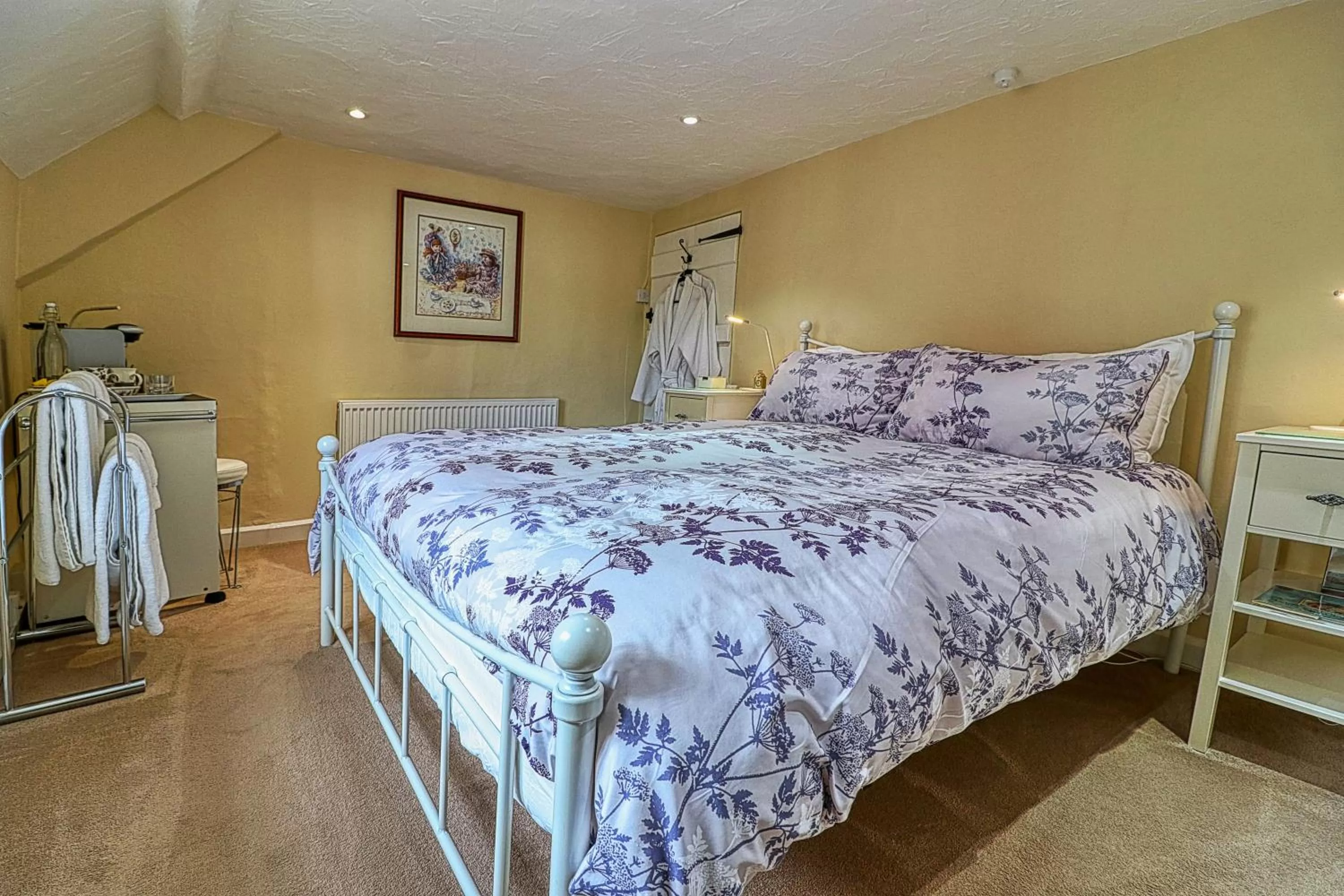 Bedroom, Bed in The Old Bookshop