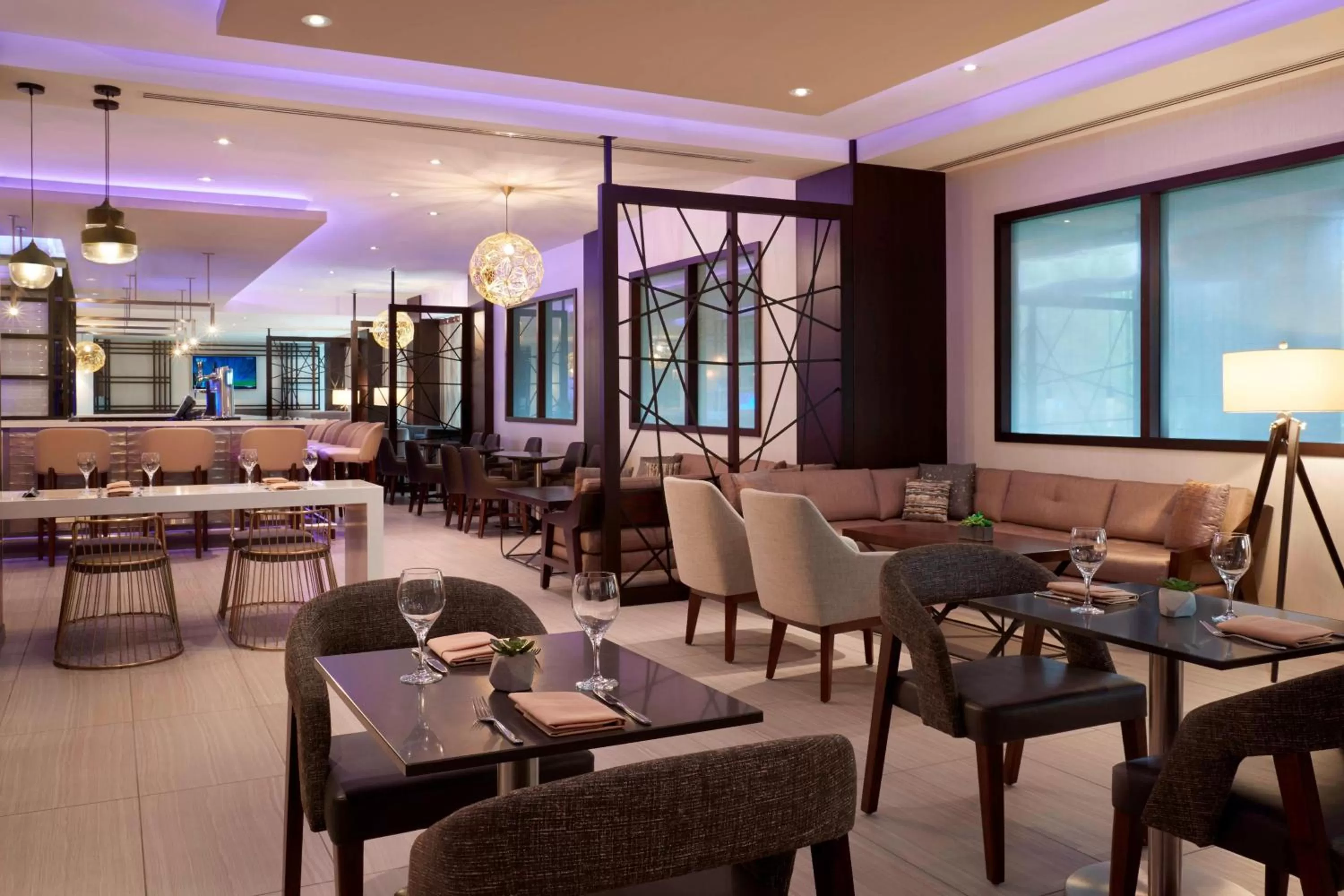 Restaurant/places to eat in Toronto Airport Marriott Hotel