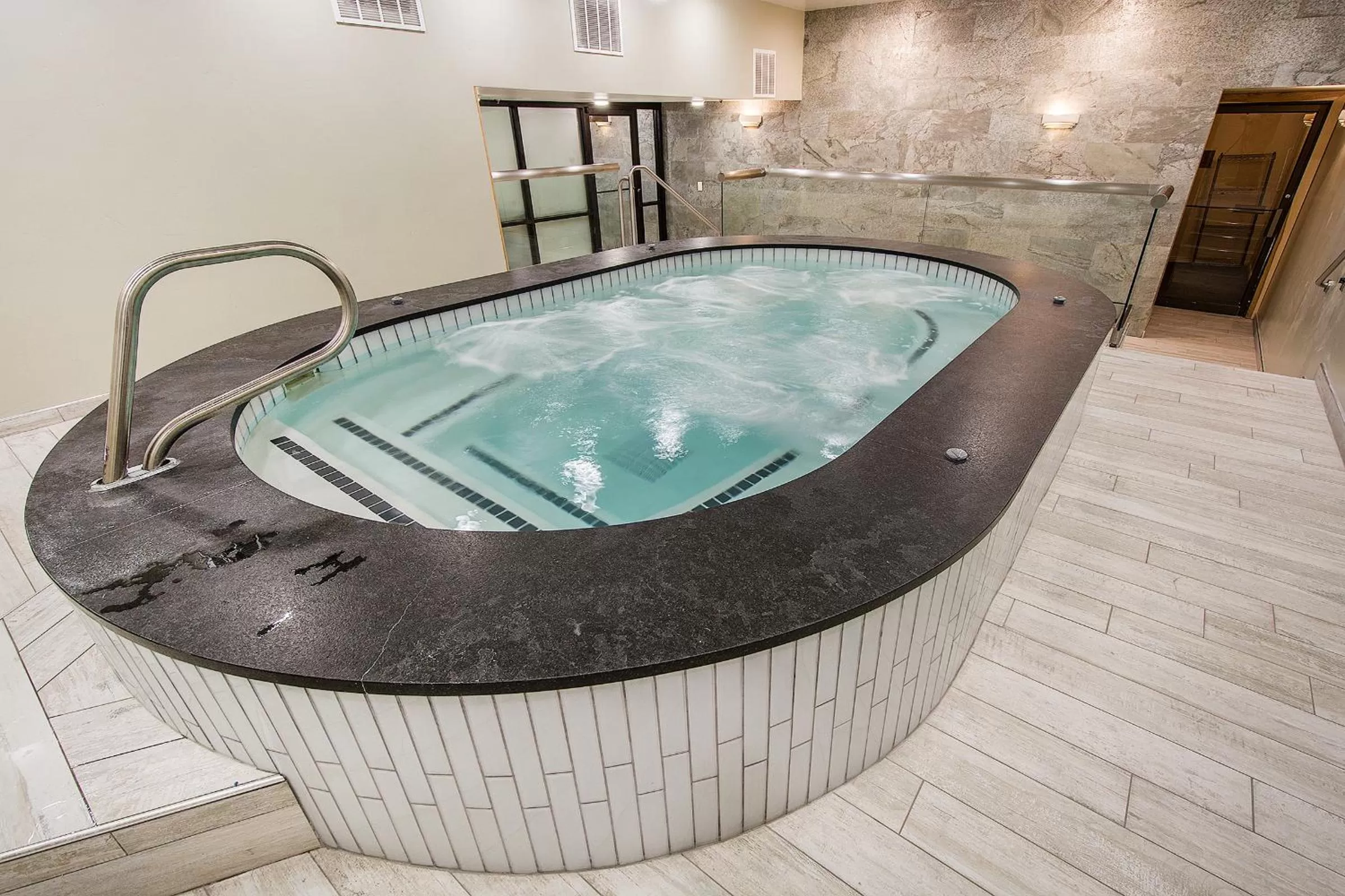 Hot Tub in Shadow Ridge by All Seasons Resort Lodging