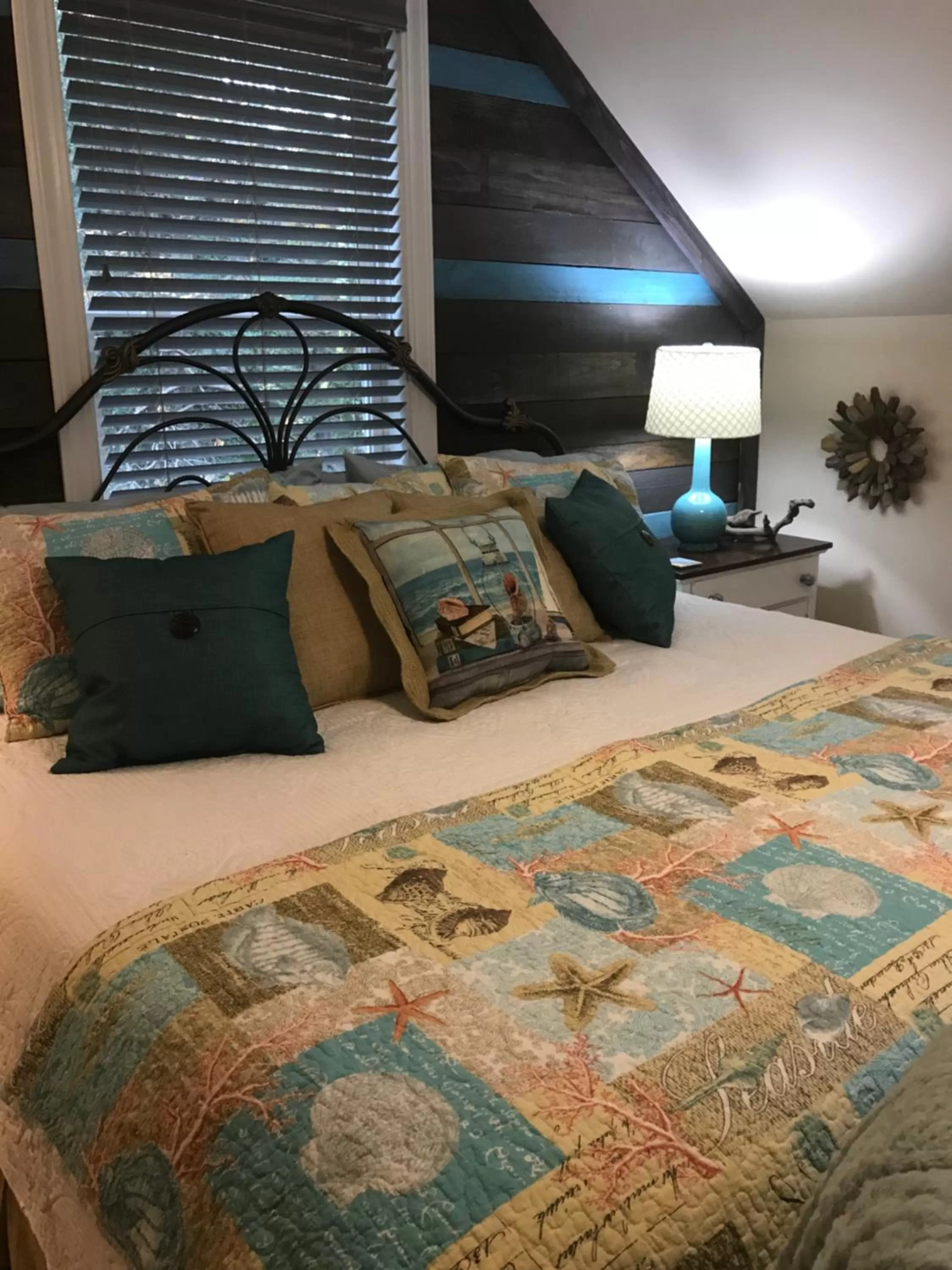 Bed in Caroline's Bed and Breakfast