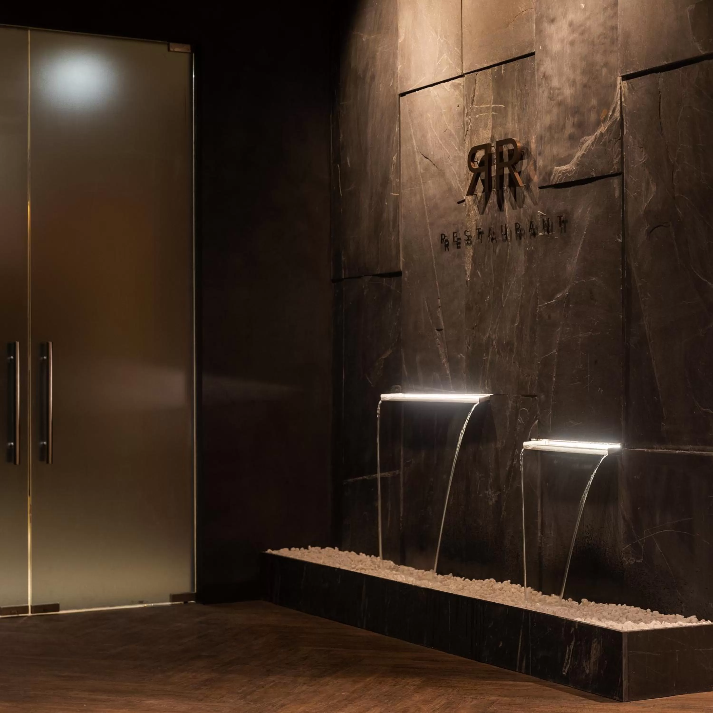 Restaurant/places to eat in ONOVO Dendra Hotel