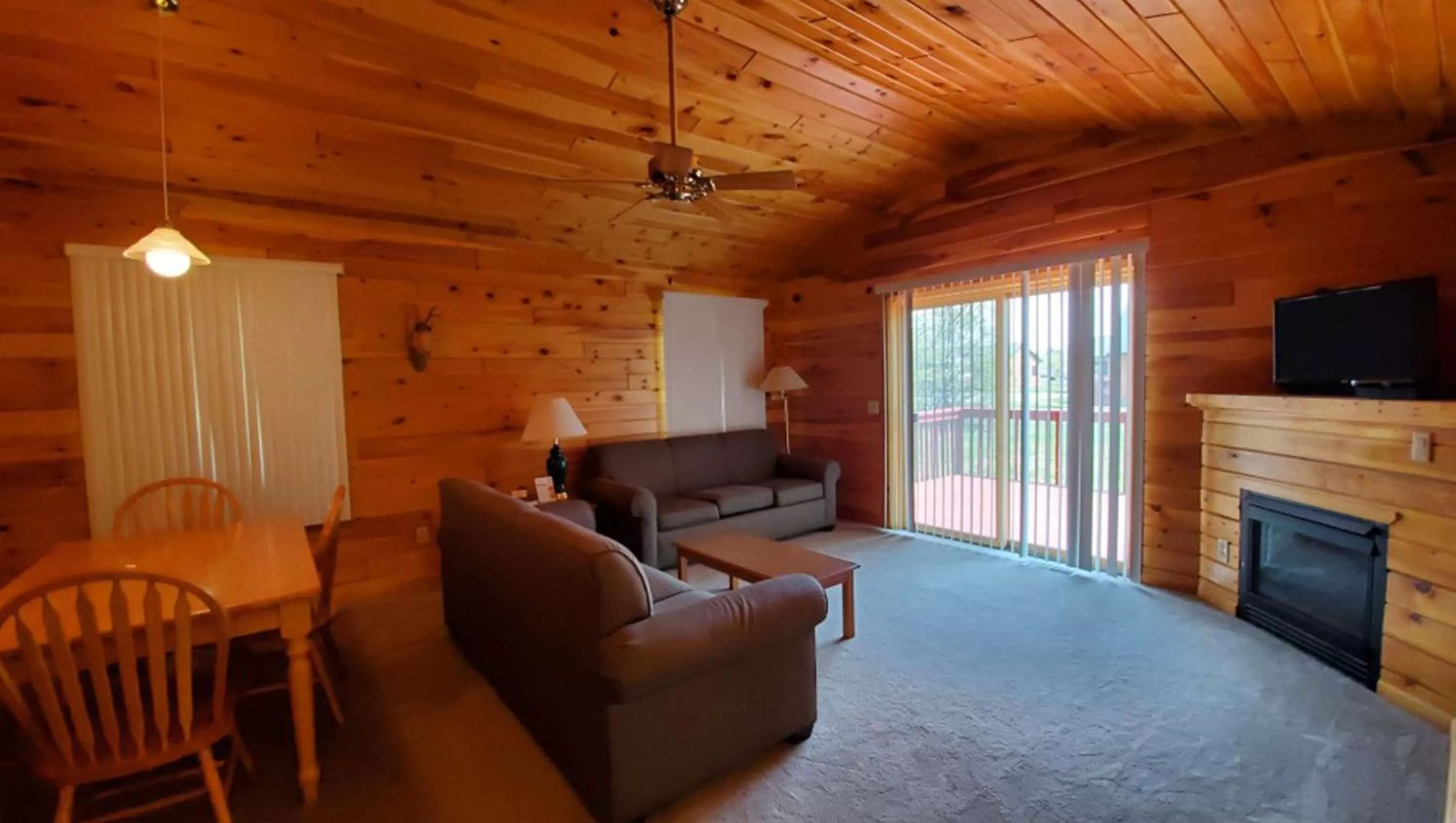 Photo of the whole room in Jasper Ridge Inn Ishpeming