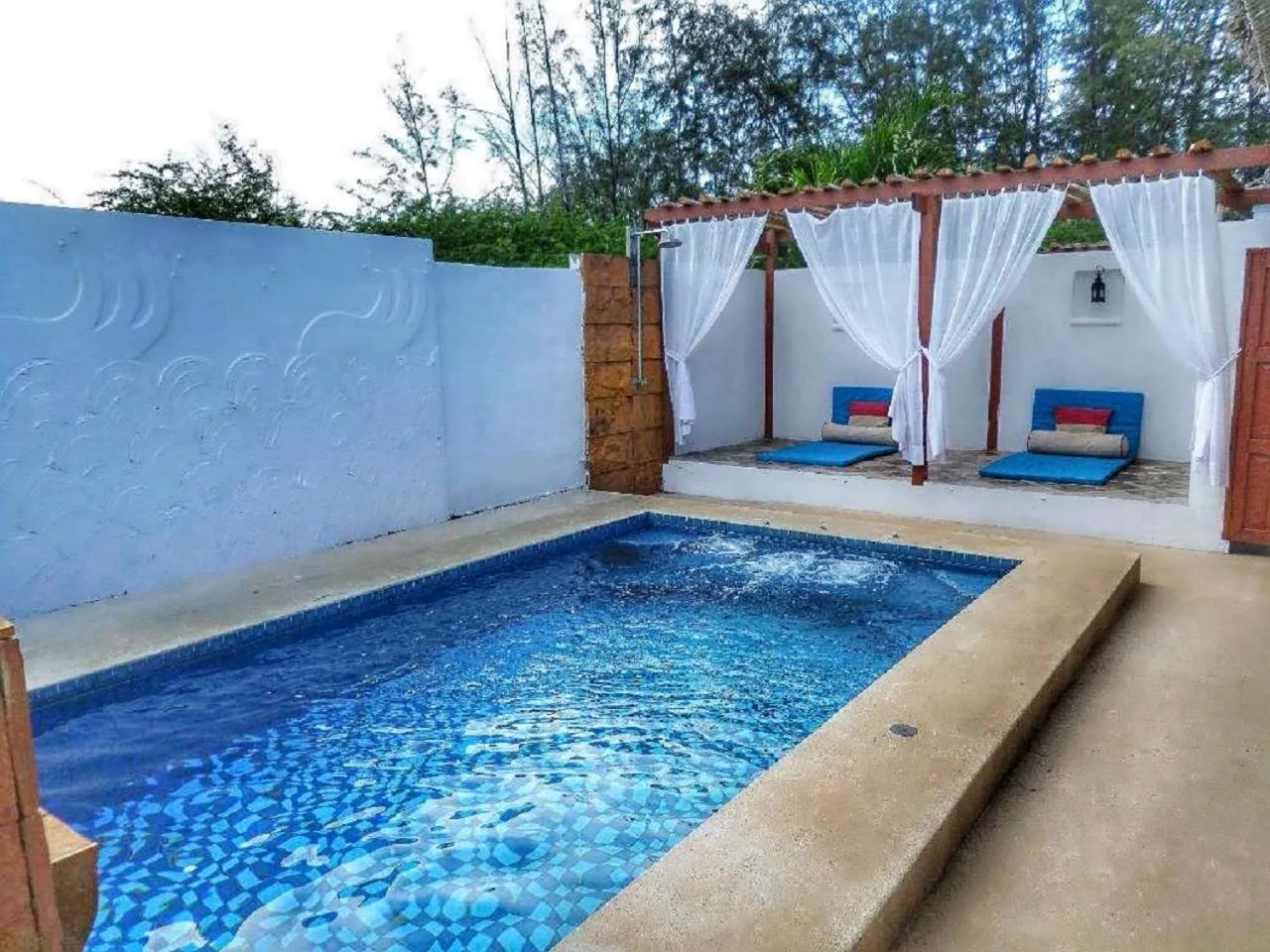 Family in Lawana Escape