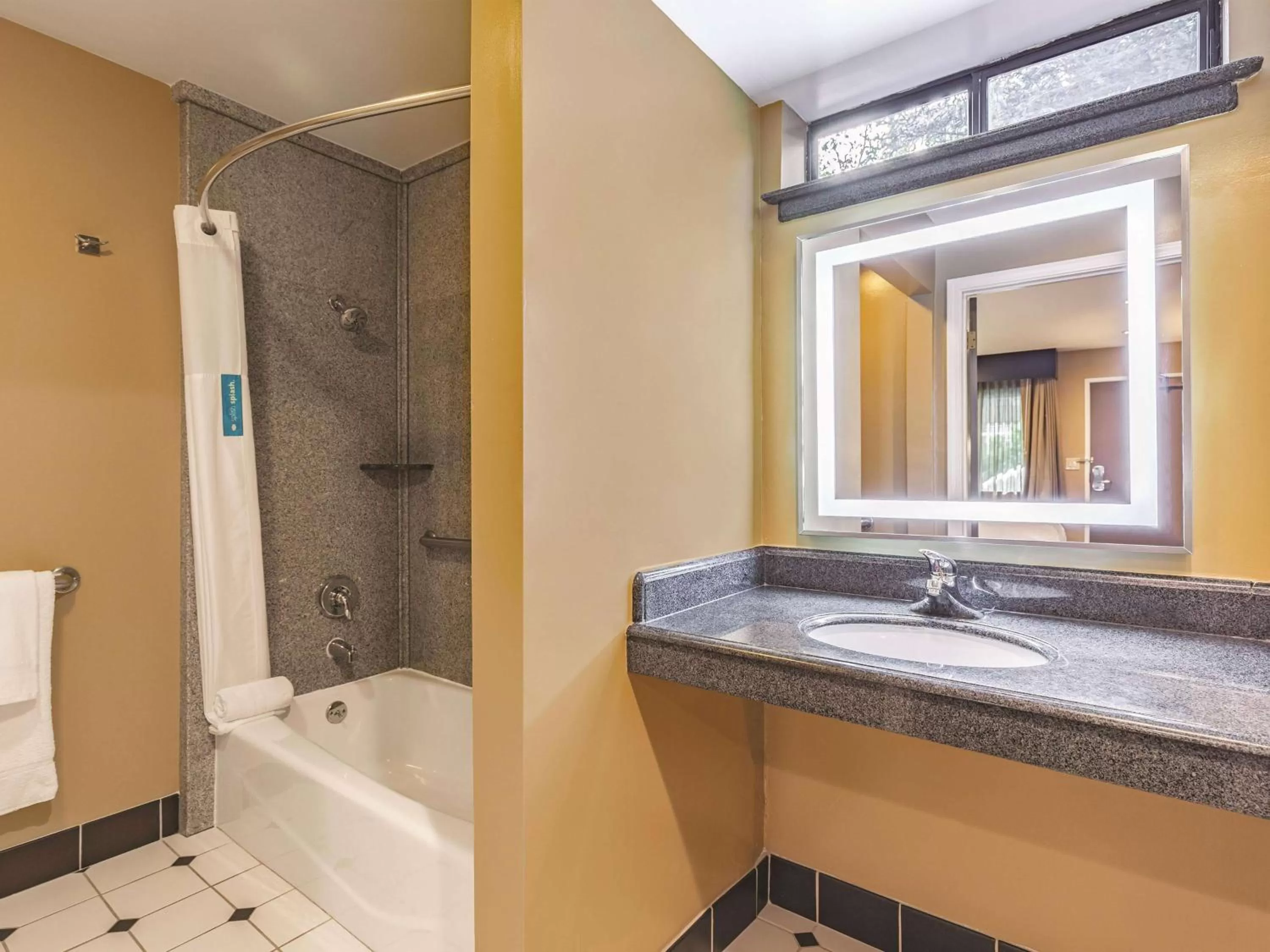 Shower in La Quinta by Wyndham San Francisco Airport West Millbrae FREE AIRPORT SHUTTLE