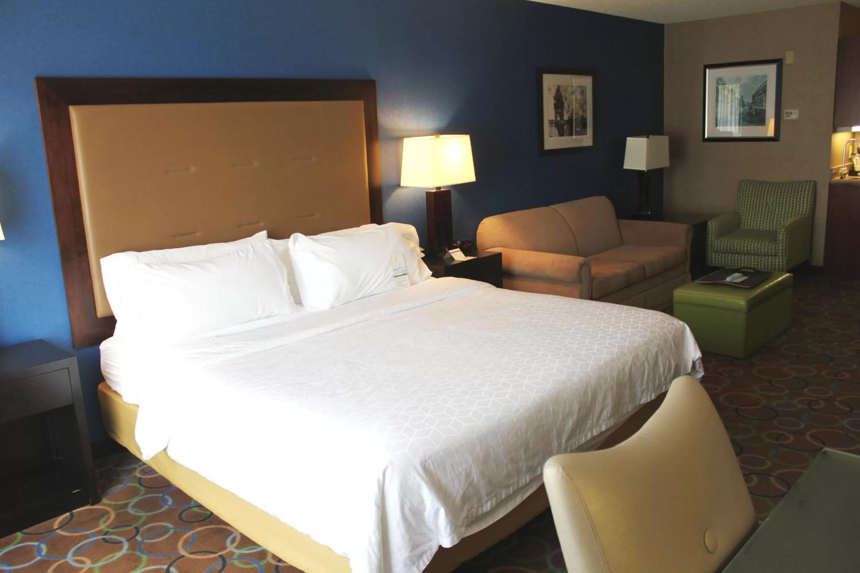 Bed in Holiday Inn Express Hotel & Suites Manchester - Airport by IHG
