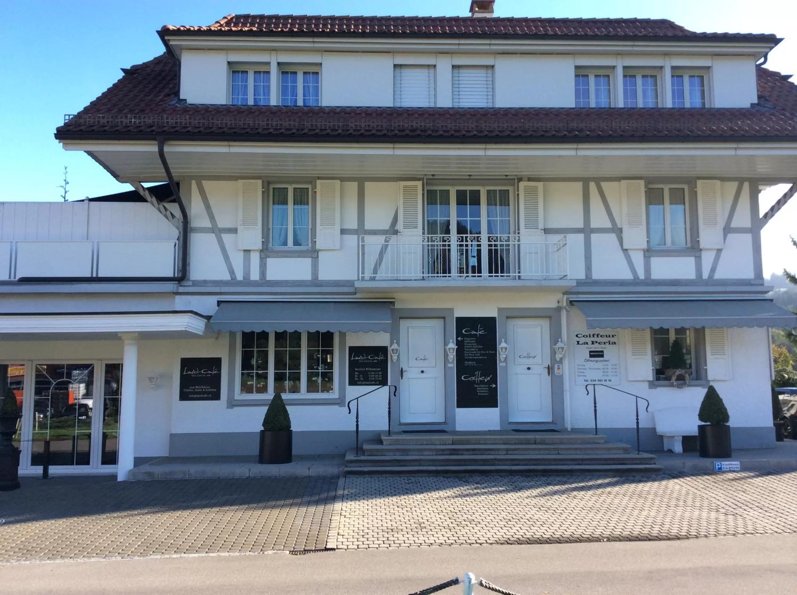 Facade/entrance, Property Building in Landcafe mit Mini Hotel