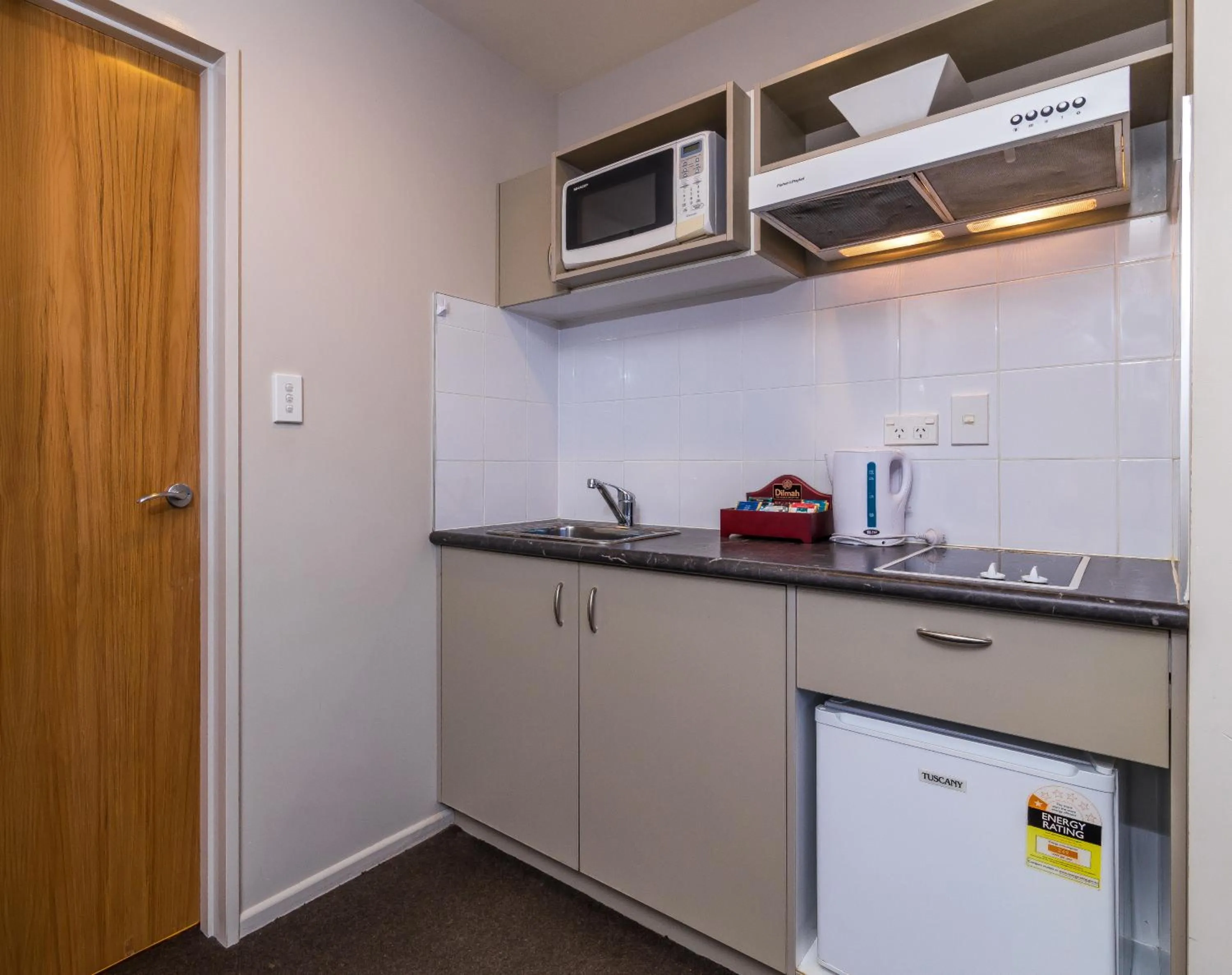 Kitchen or kitchenette in Twin Peaks Lakeside Inn