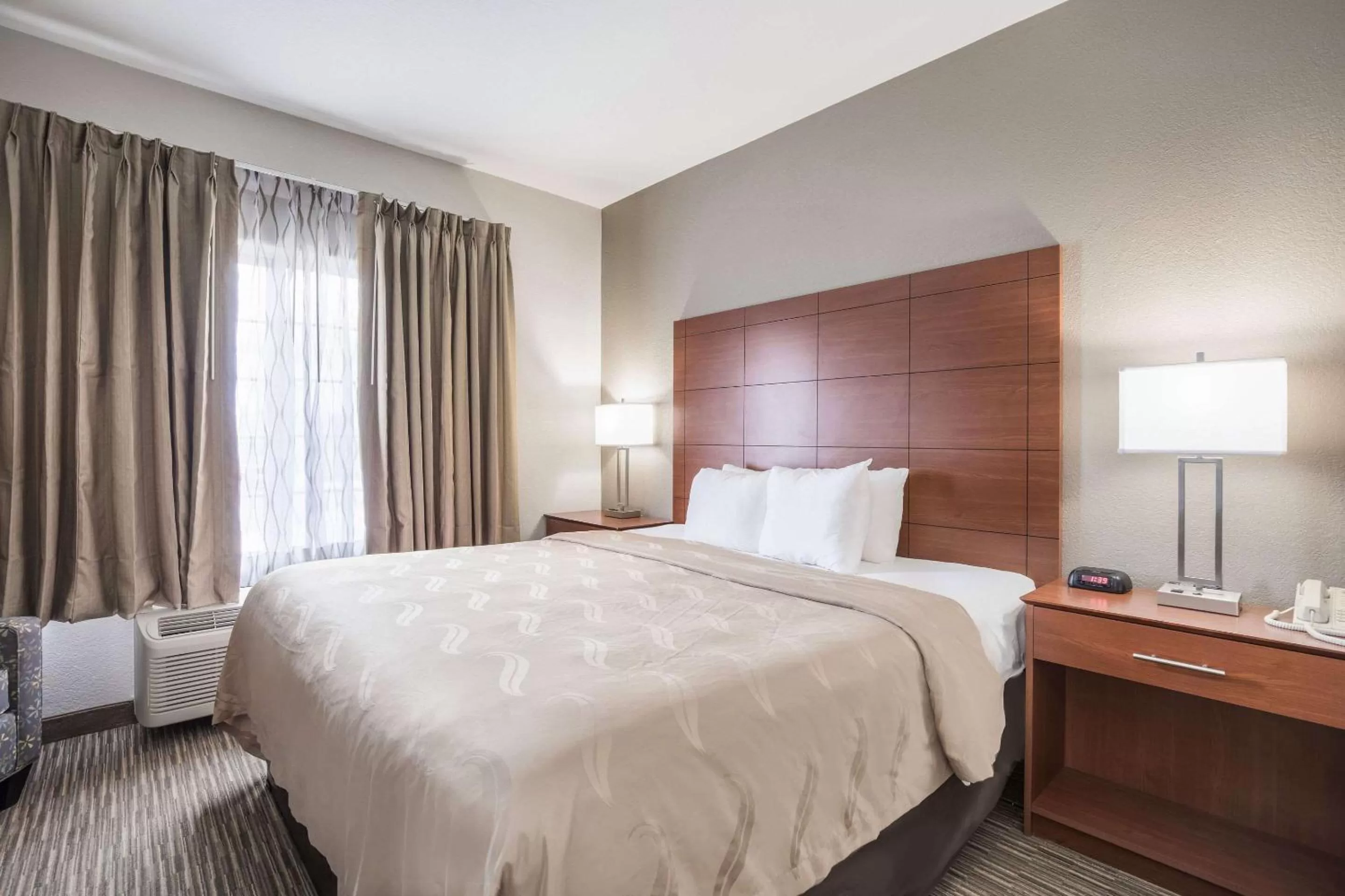 Bedroom, Bed in Quality Inn & Suites Lodi I-90