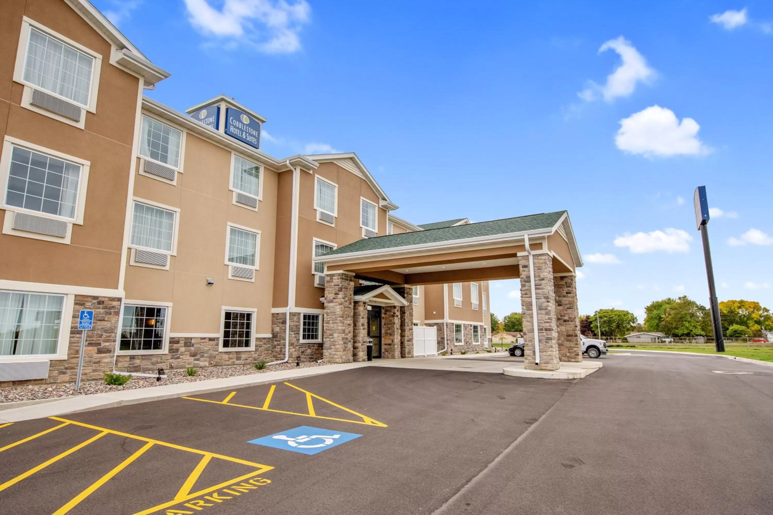 Facade/entrance in Cobblestone Hotel & Suites - Austin