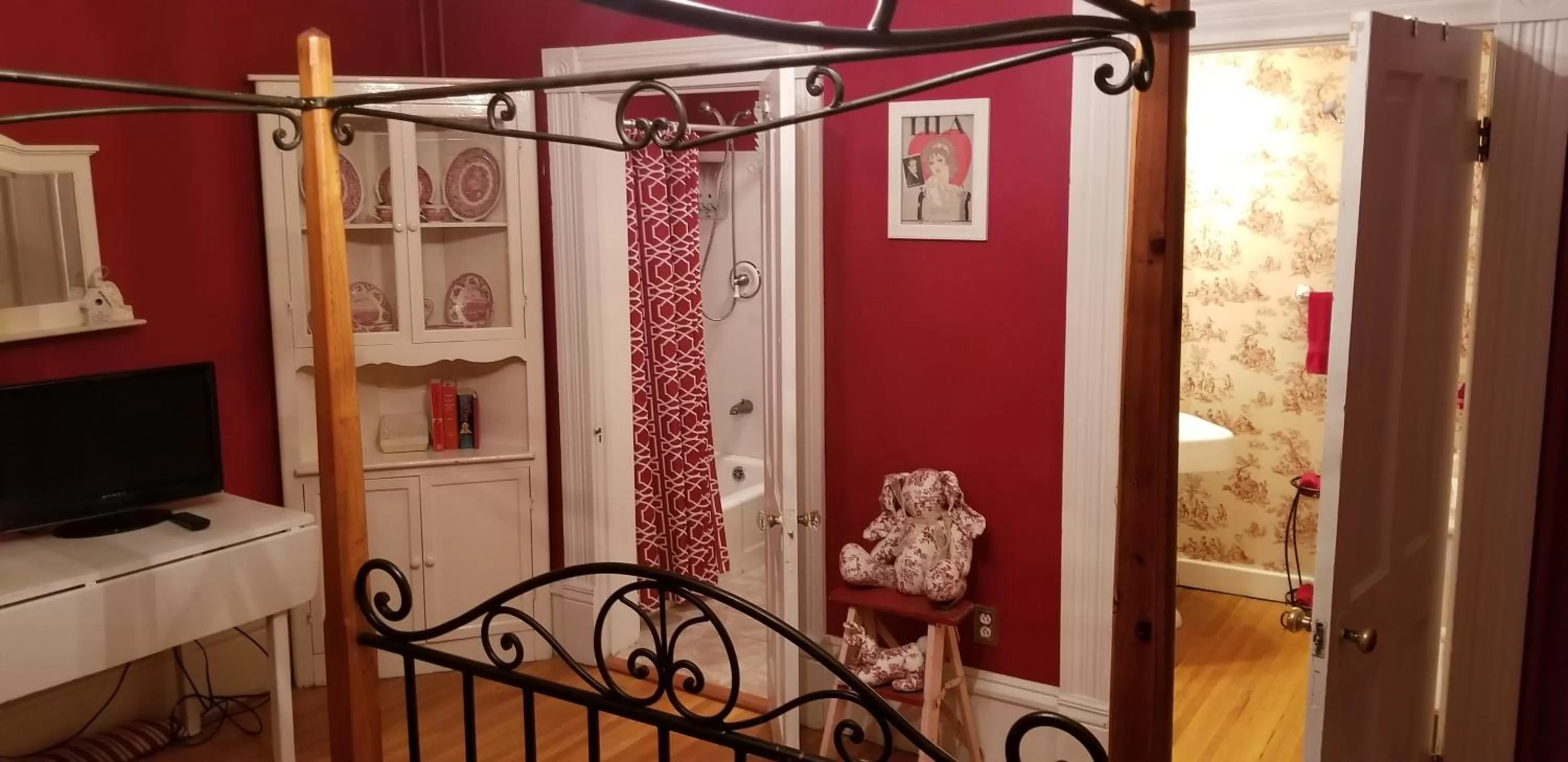 Shower in Historic Victorian Inn