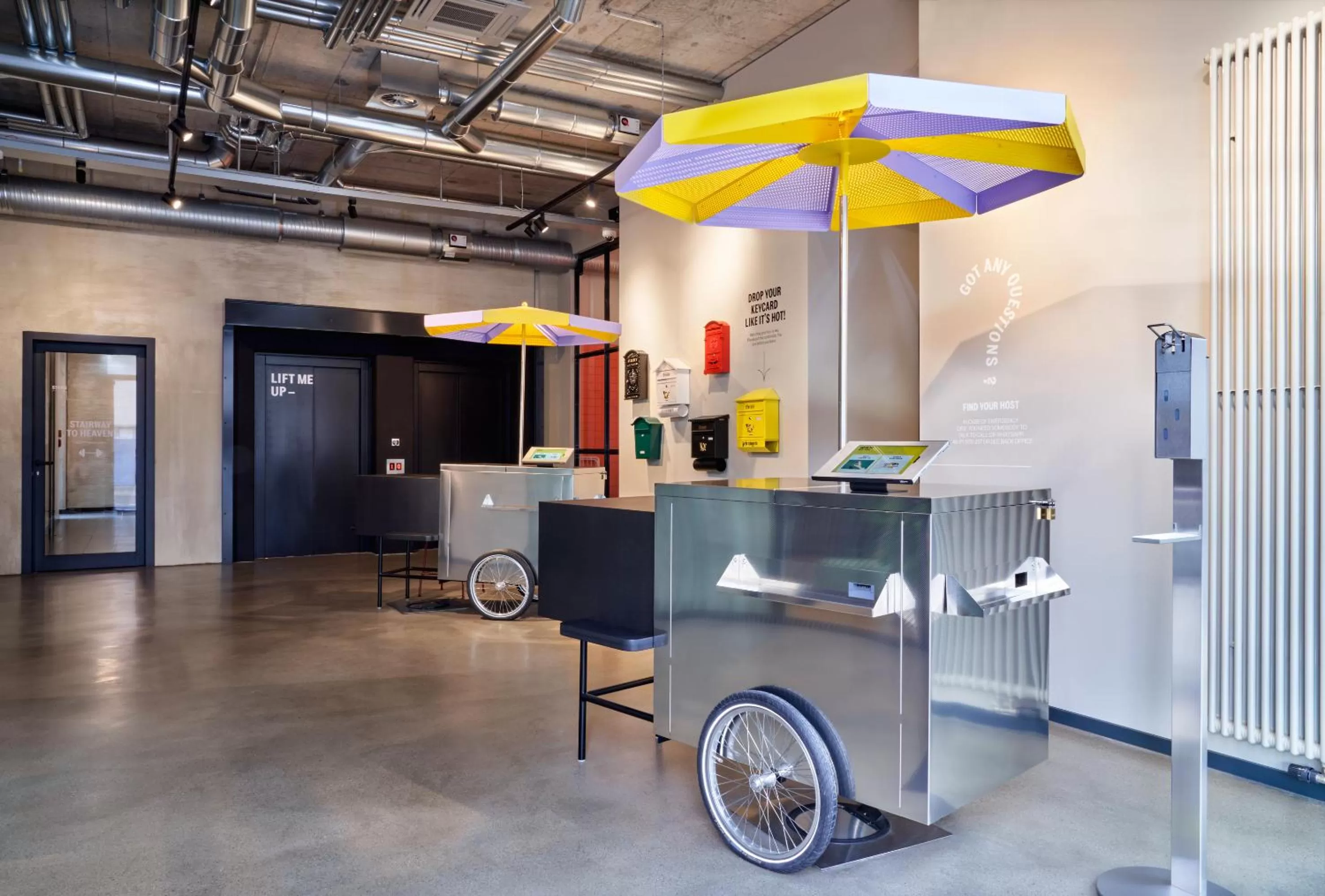 Lobby or reception in STAYERY Bielefeld Hauptbahnhof