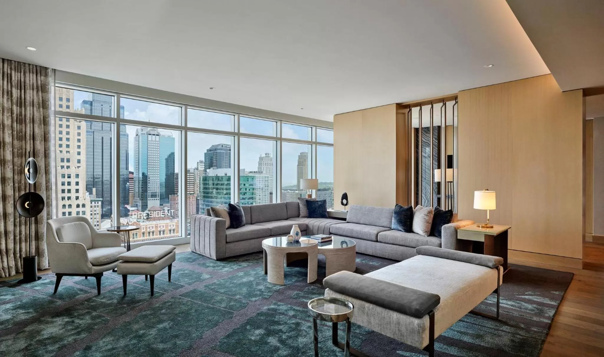 Photo of the whole room in Loews Kansas City