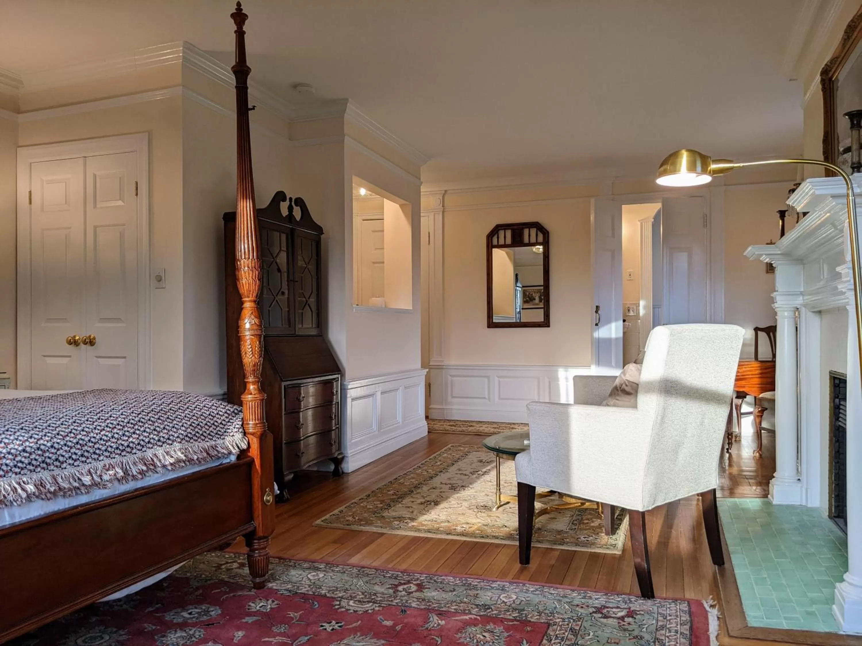Seating area, Bed in Stanton House Inn