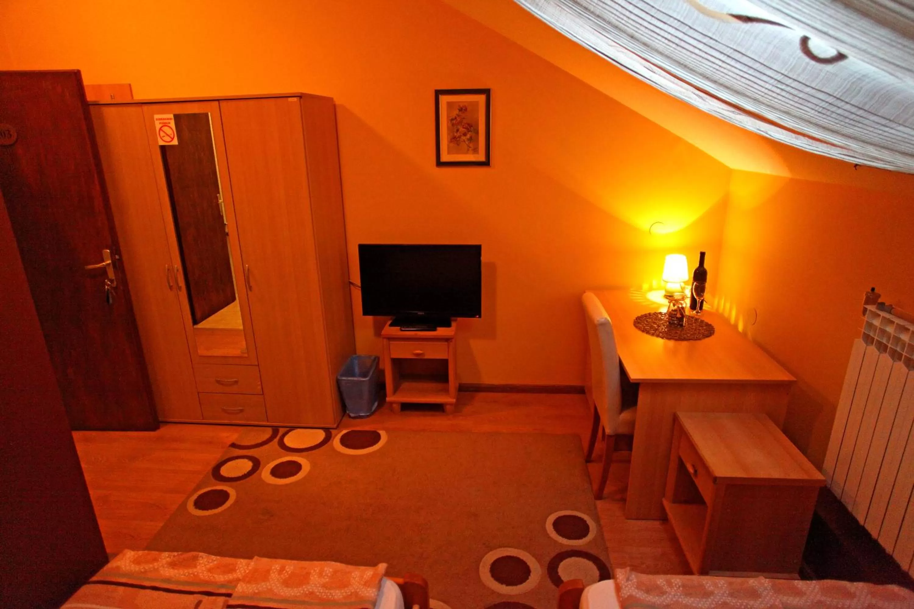 TV and multimedia, TV/Entertainment Center in Rooms Lišnić