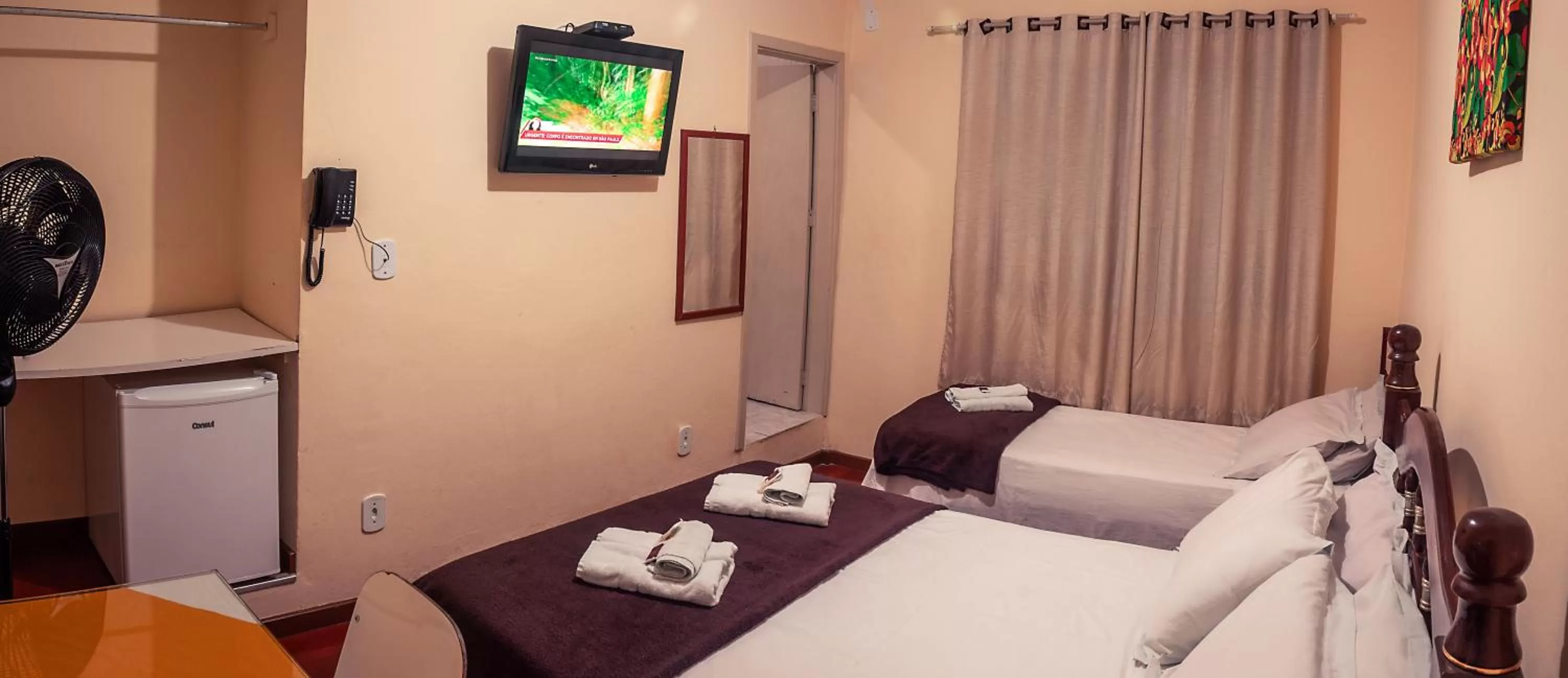 Photo of the whole room, Bed in Hotel Garfo de Ouro