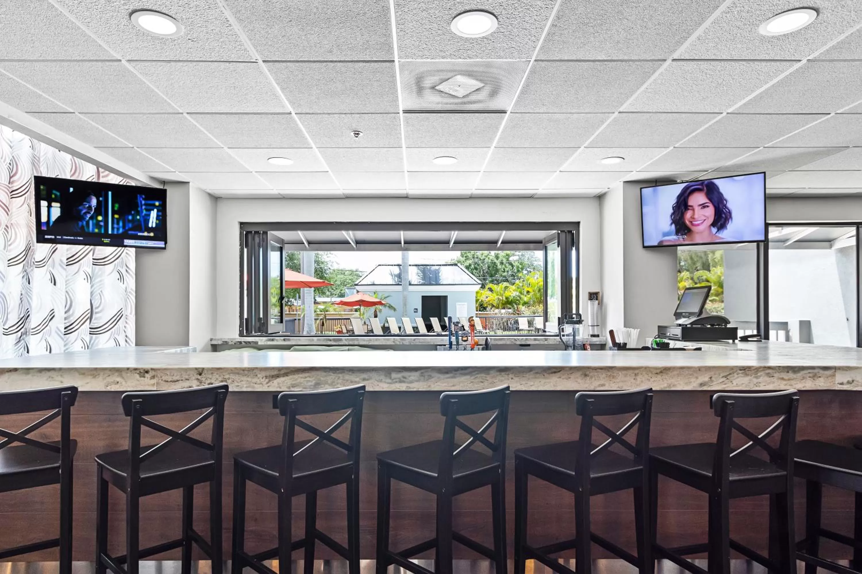 Lounge or bar in Holiday Inn - St. Petersburg West by IHG