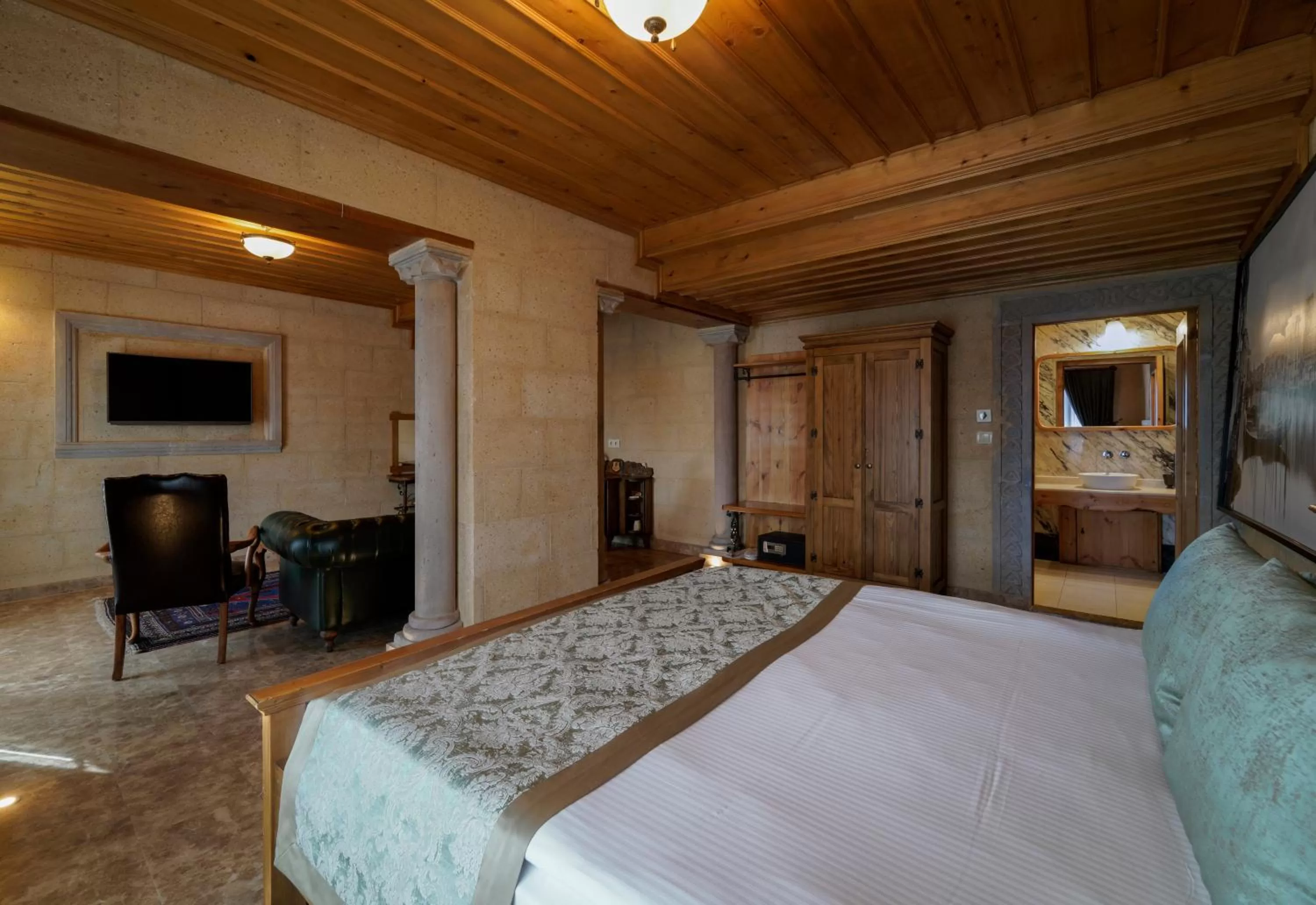 TV and multimedia, Bed in Cratus Stone Palace
