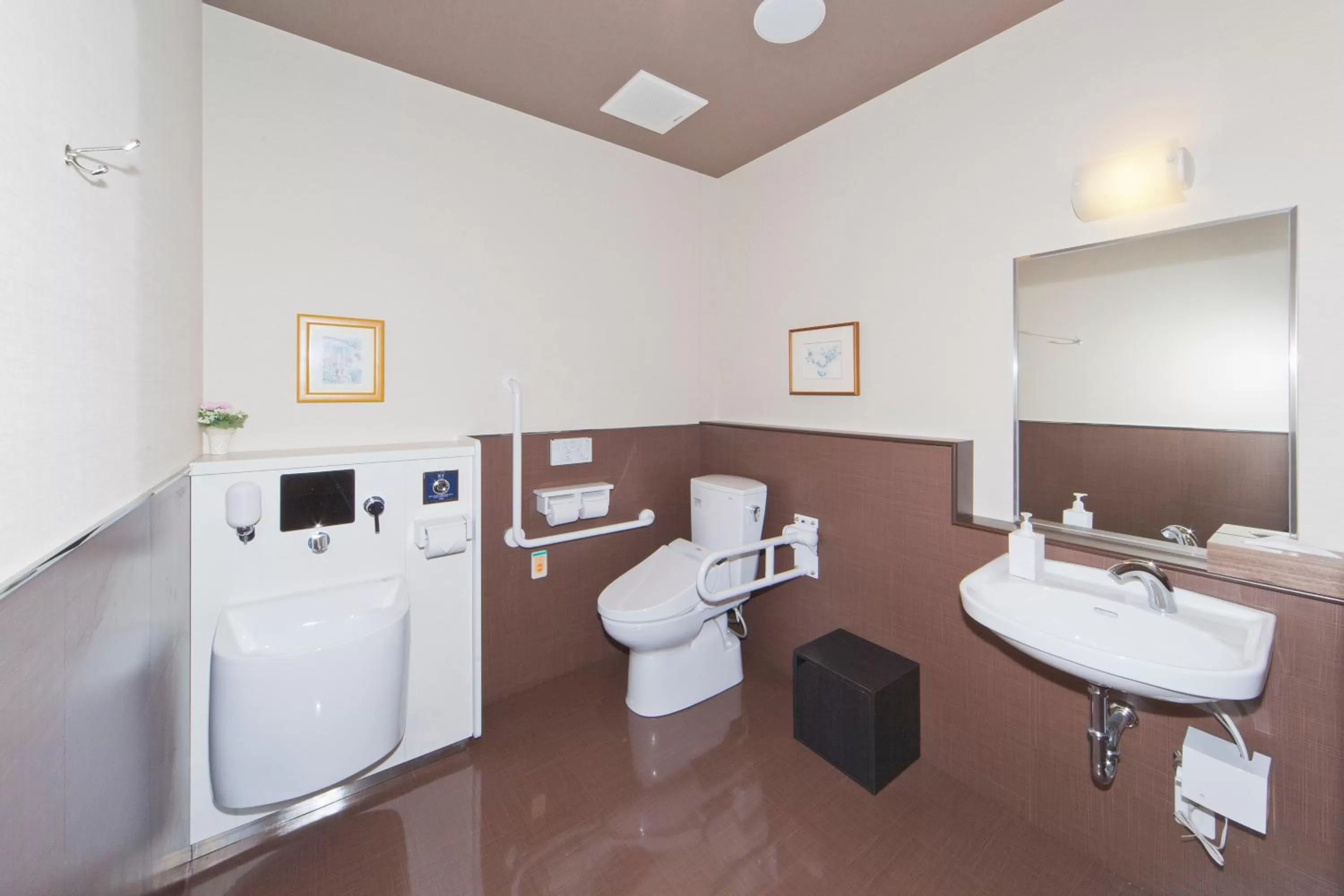 Area and facilities in Hotel Route-Inn Saiki Ekimae