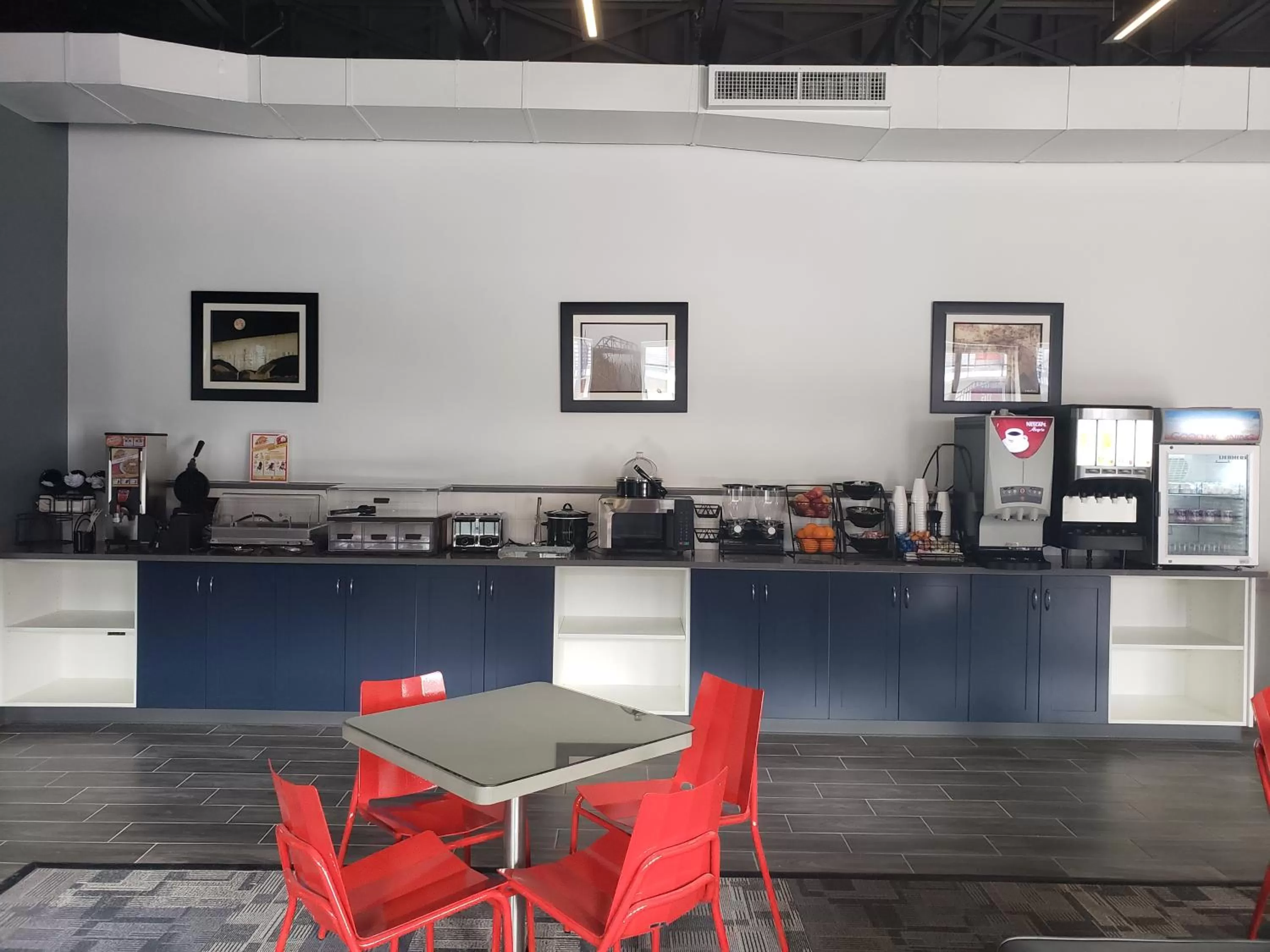 Breakfast in Post Time Inn