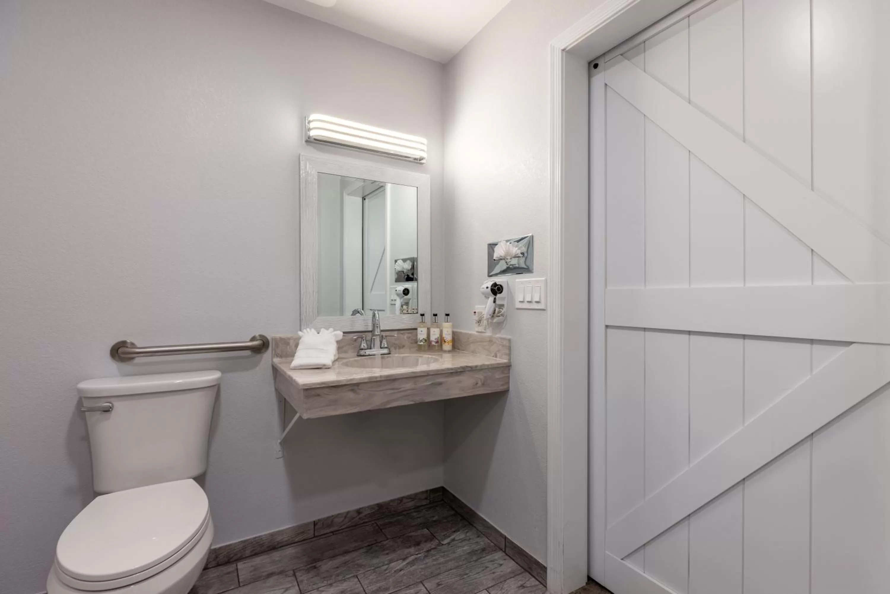 Toilet in RiverWalk Inn