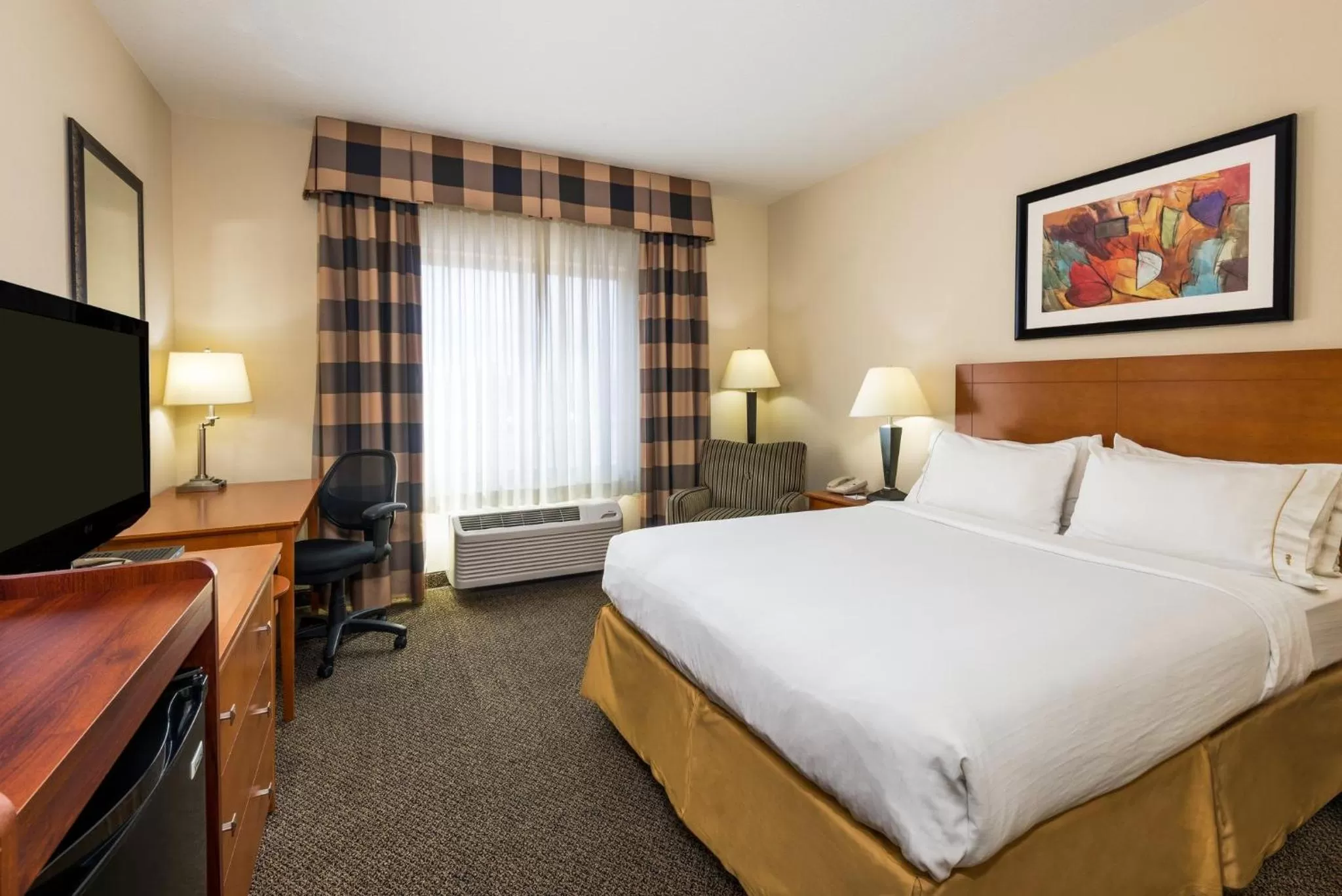 Photo of the whole room, Bed in Holiday Inn Express Hotel Vernal by IHG