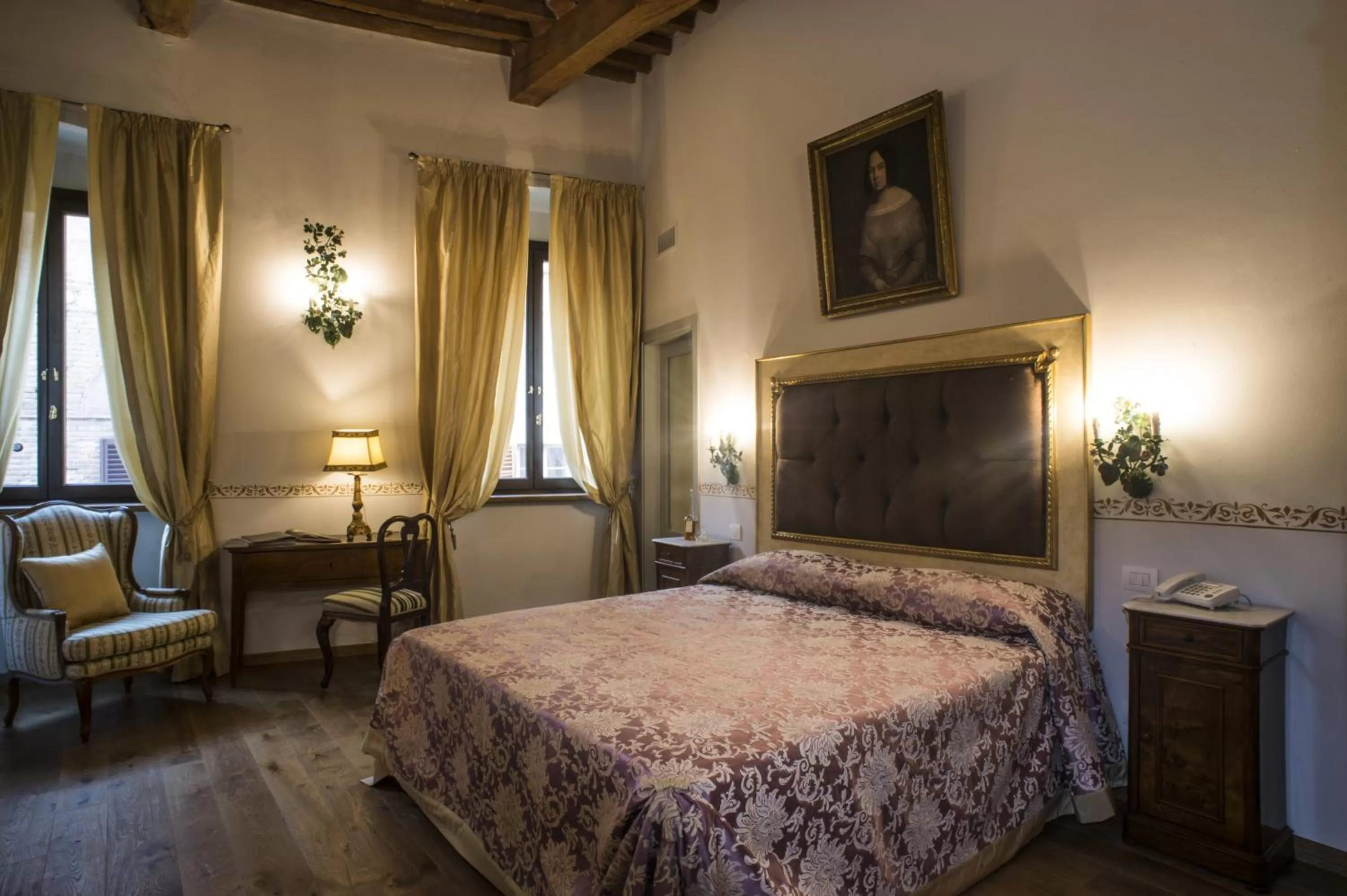 Photo of the whole room, Bed in Palazzo Pacini