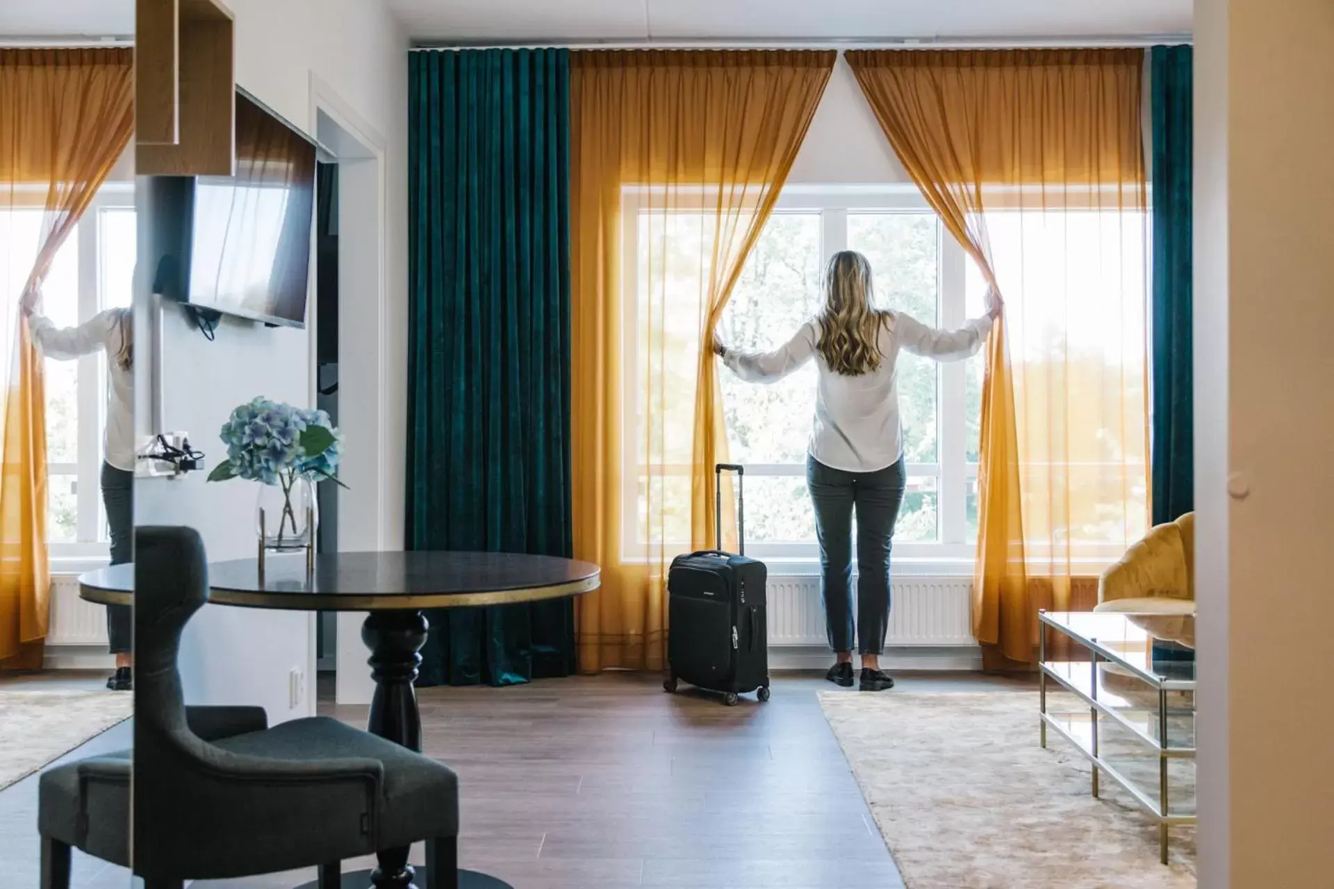 Suite with King Bed and Sofa Bed - Non-Smoking in Skara Konsthotell Suite with King Bed and Sofa Bed - Non-Smoking in Skara Konsthotell