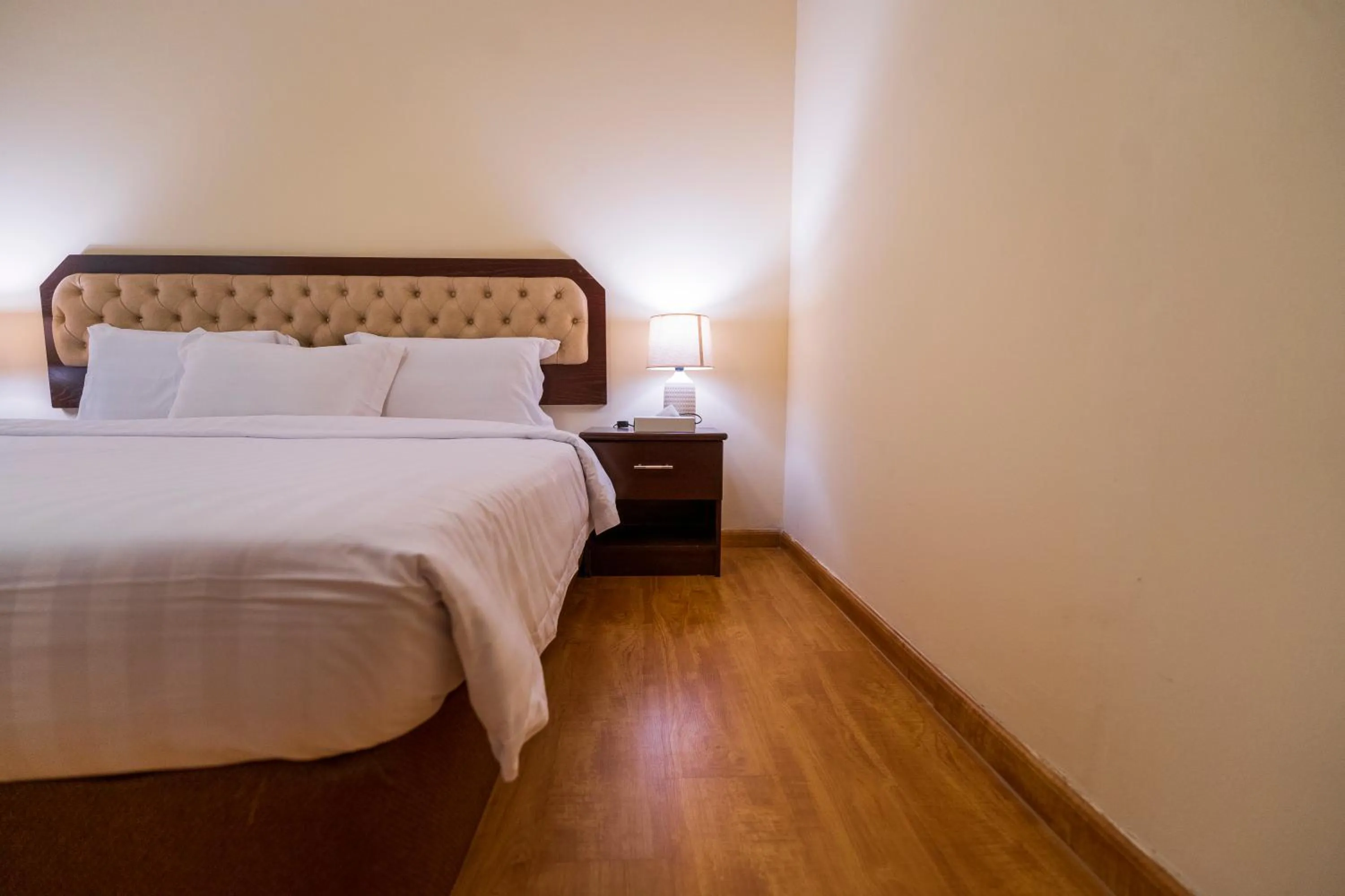 Bedroom, Bed in Majestic Hotel