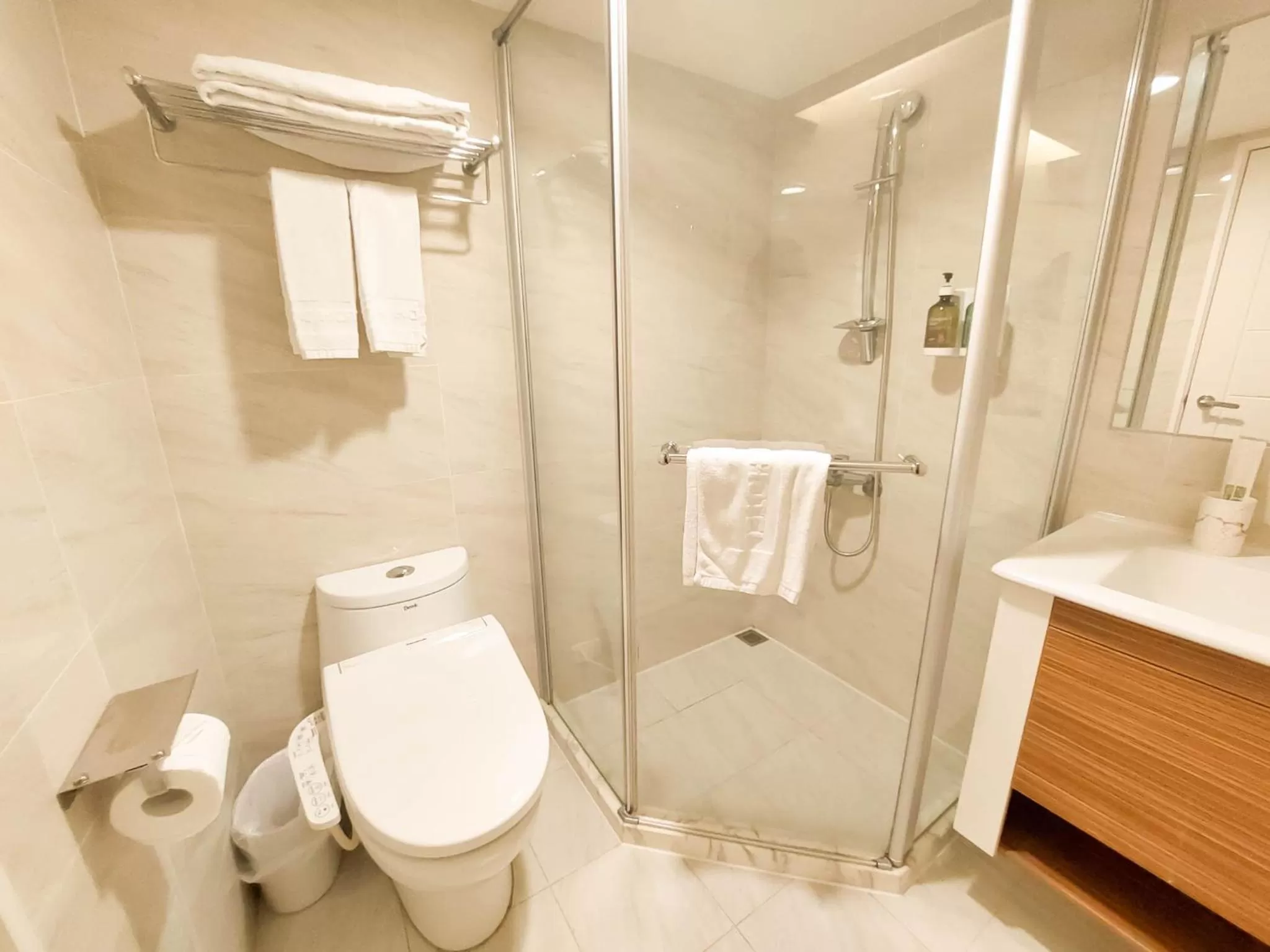 Bathroom in Green Hotel - Tea Way