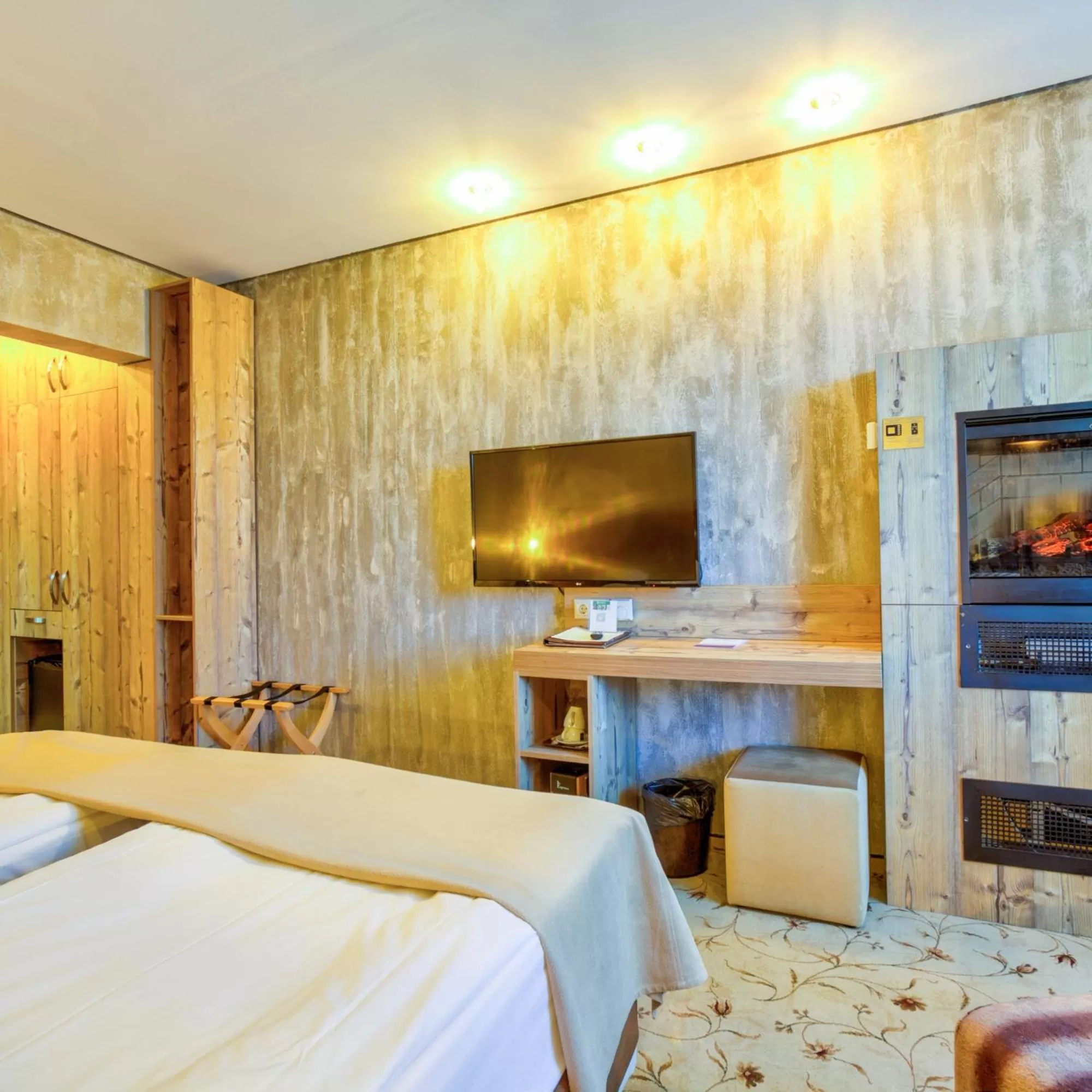 Bed in Alpin Resort Hotel