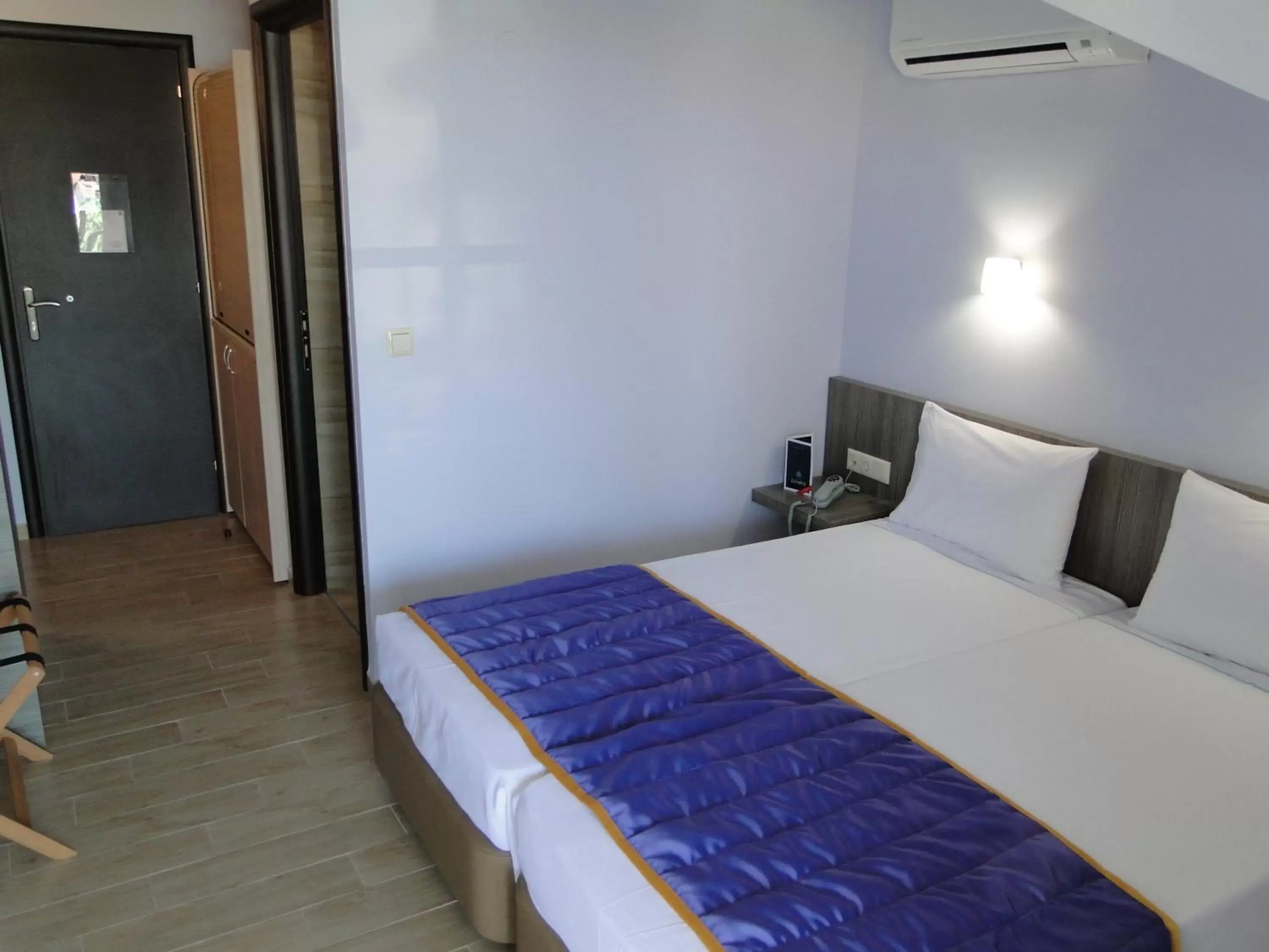 Twin Room in Hotel Olympos Twin Room in Hotel Olympos